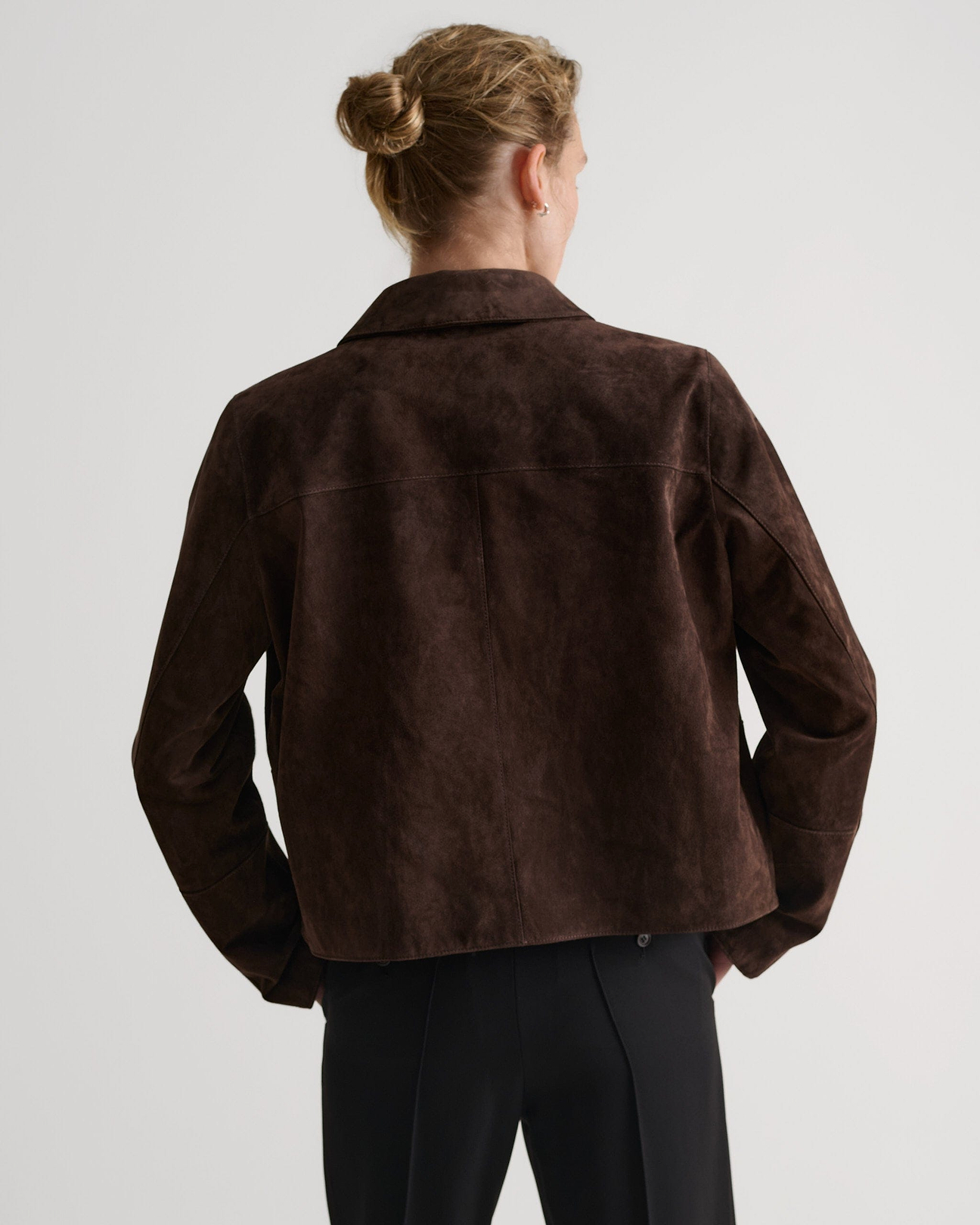 Angled welt handwarmer pockets 
