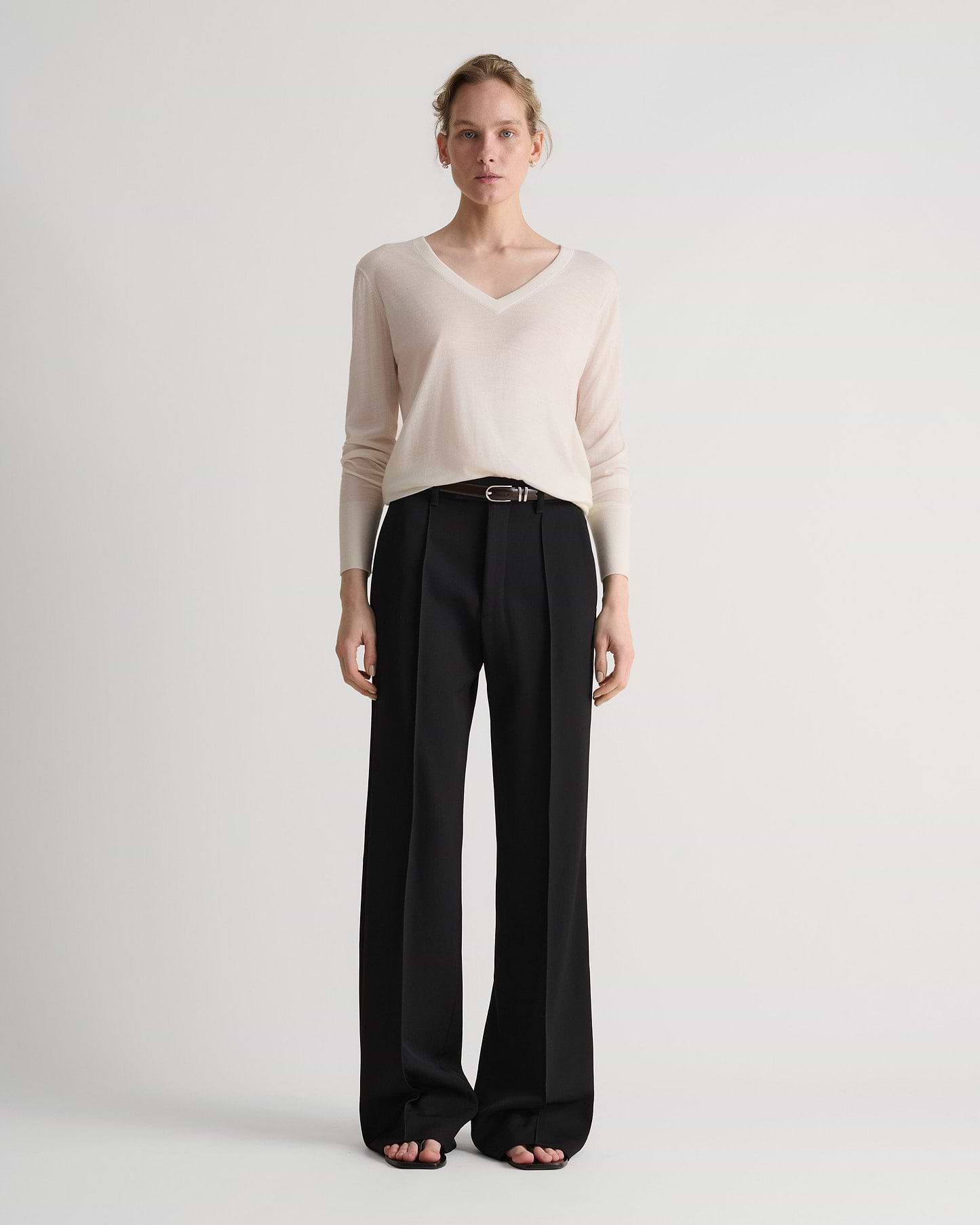 Women's Superfine Merino V Neck Jumper - Buttermilk