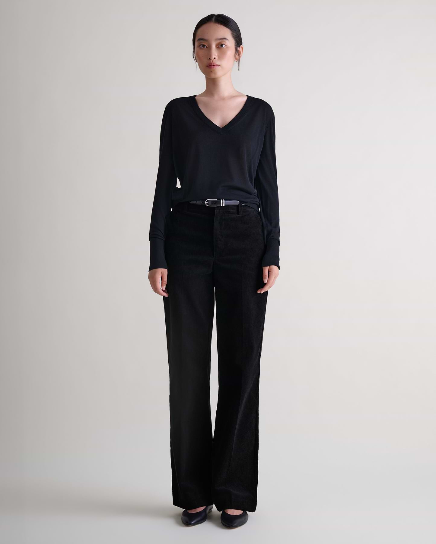 Women's Superfine Merino V Neck Jumper - Black