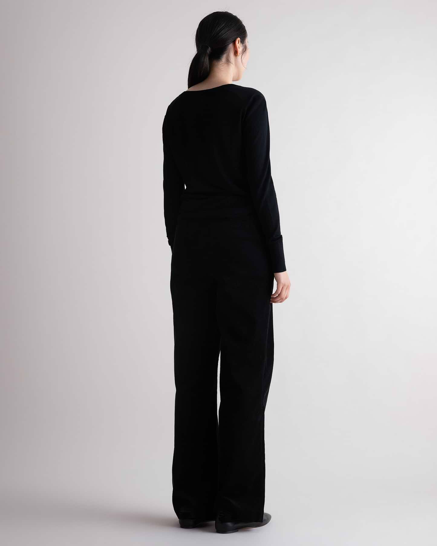 Women's Superfine Merino V Neck Jumper - Black