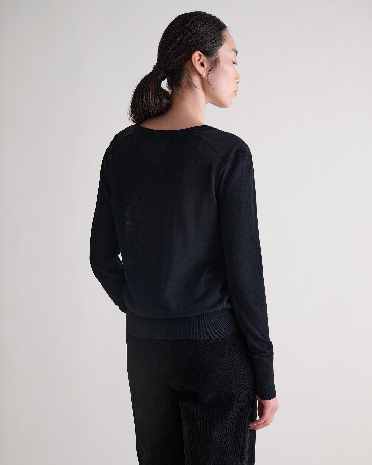 Women's Superfine Merino V Neck Jumper - Black
