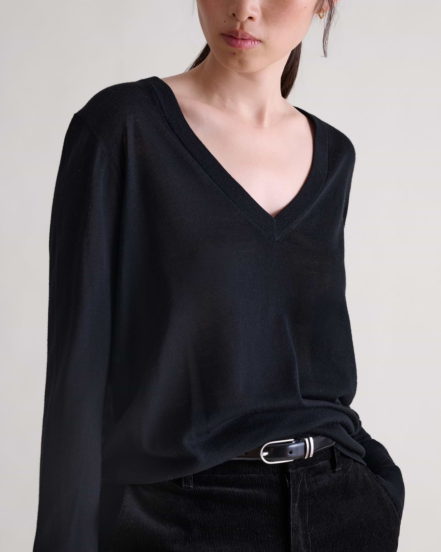 Women's Superfine Merino V Neck Jumper - Black