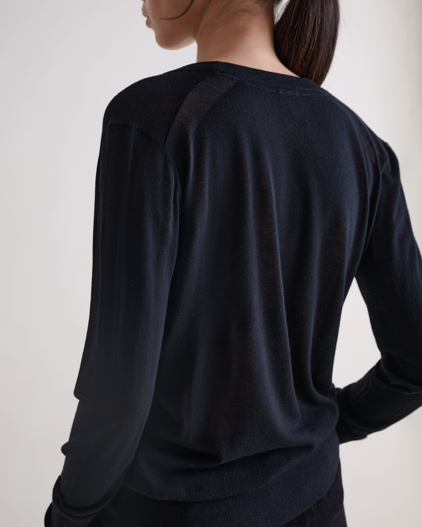 Women's Superfine Merino V Neck Jumper - Black
