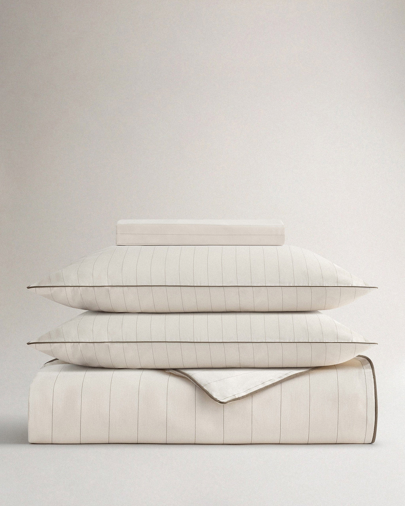 Four piece bundle set