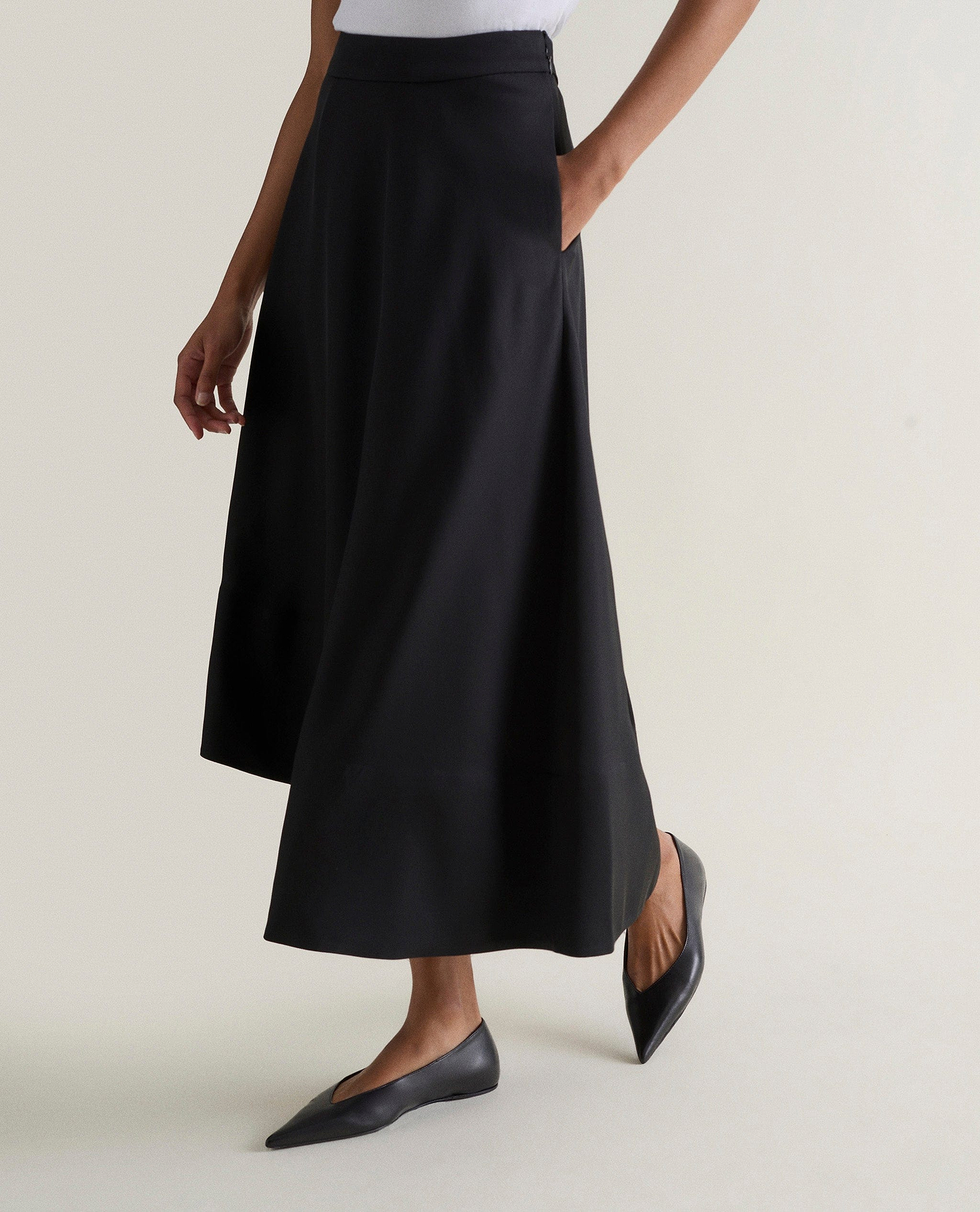 Women's NAIA™ Asymmetric Skirt - Black
