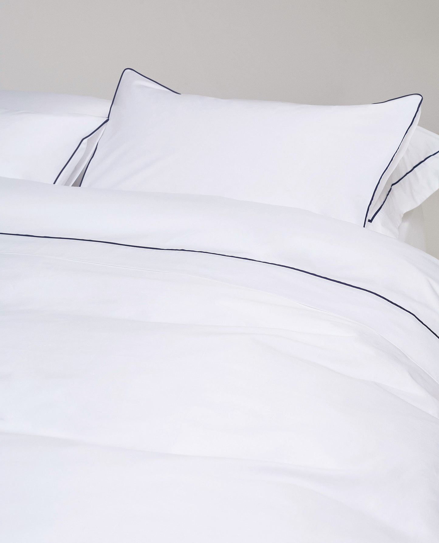 Soft & Smooth Cotton Sateen Duvet Cover - White Navy Piping