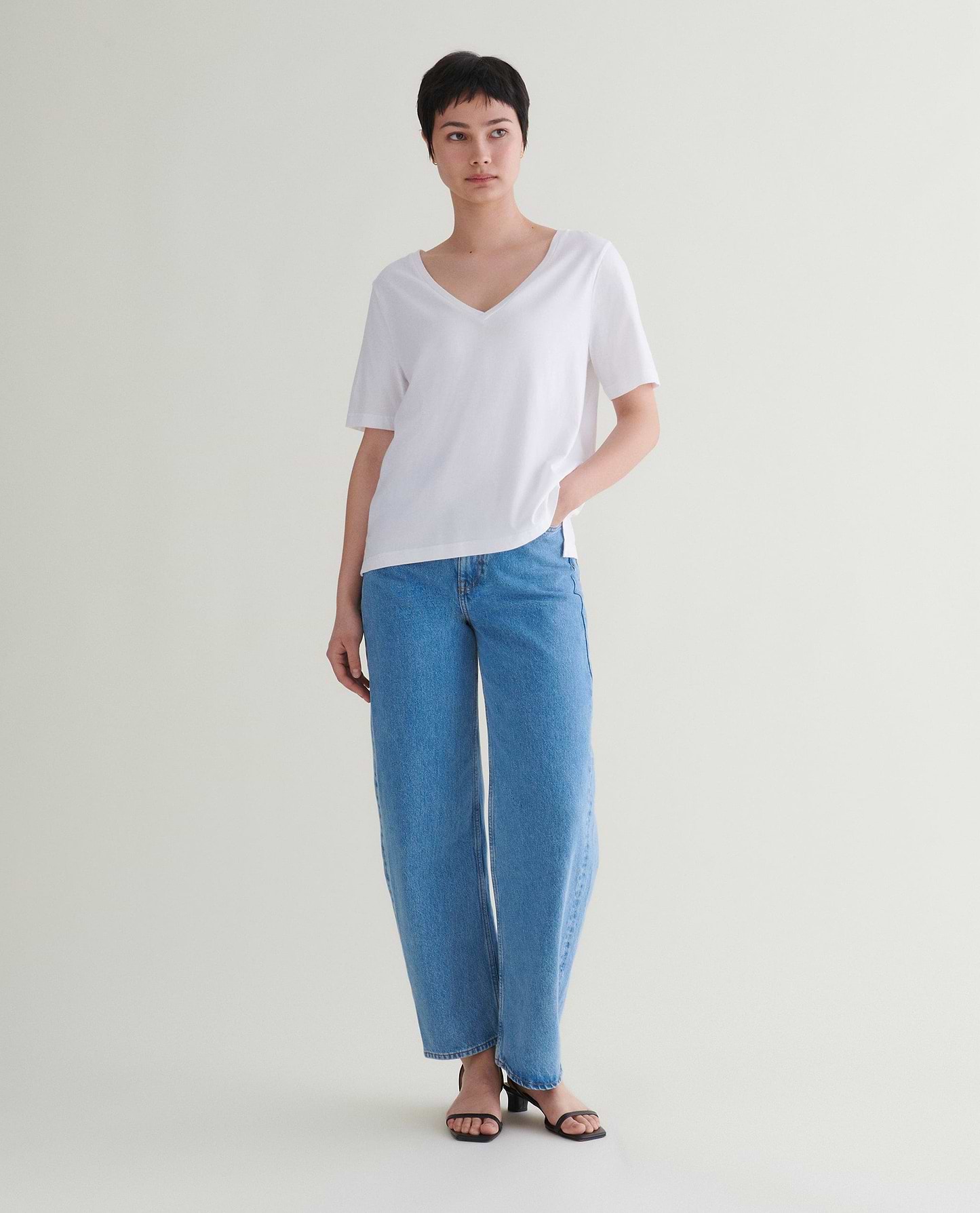 Women's V Neck Seacell T-shirt - White