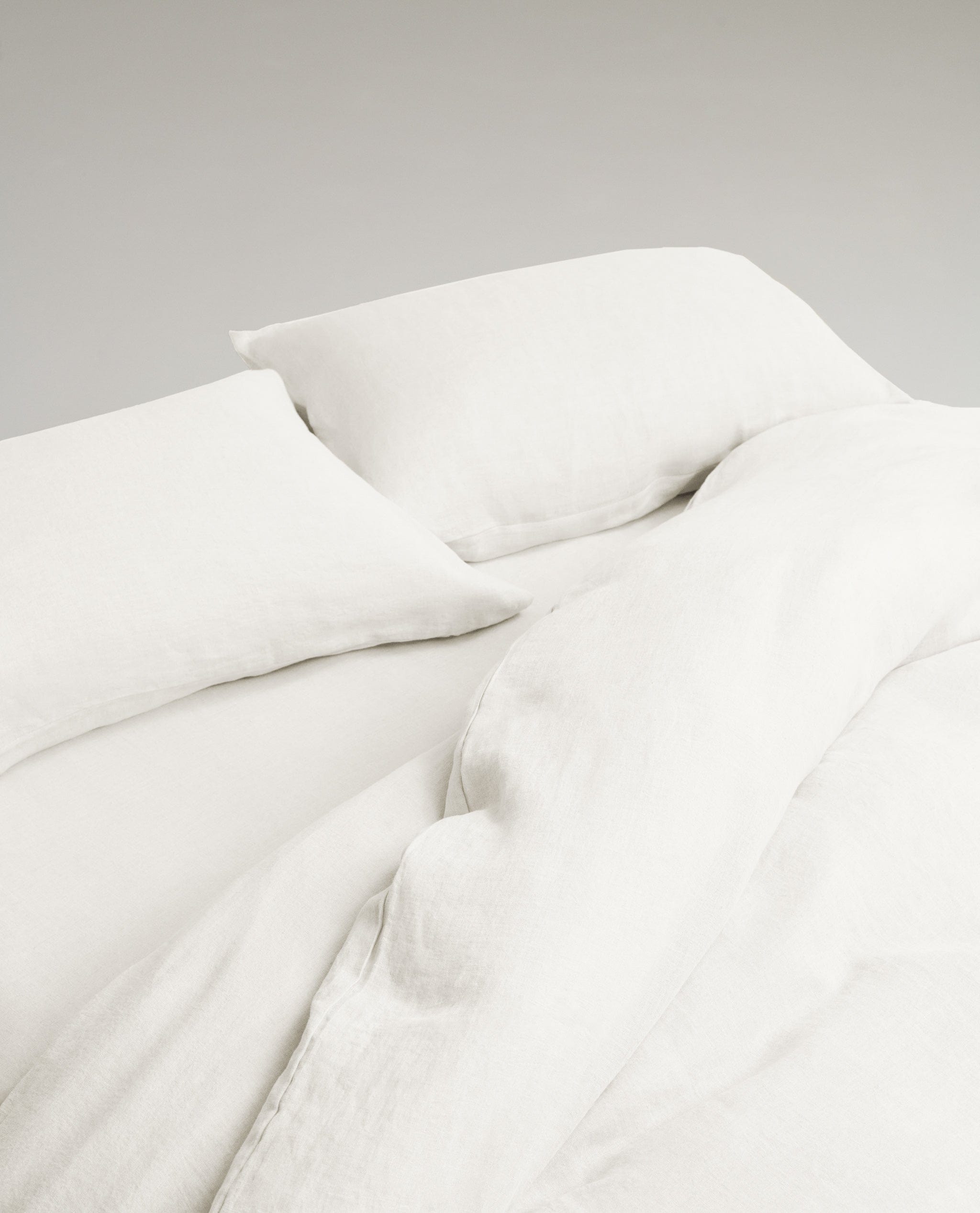 image 3 of 5 showing close up of Rise & Fall's Relaxed & Refined linen duvet set, fabric: European flax, colour: white