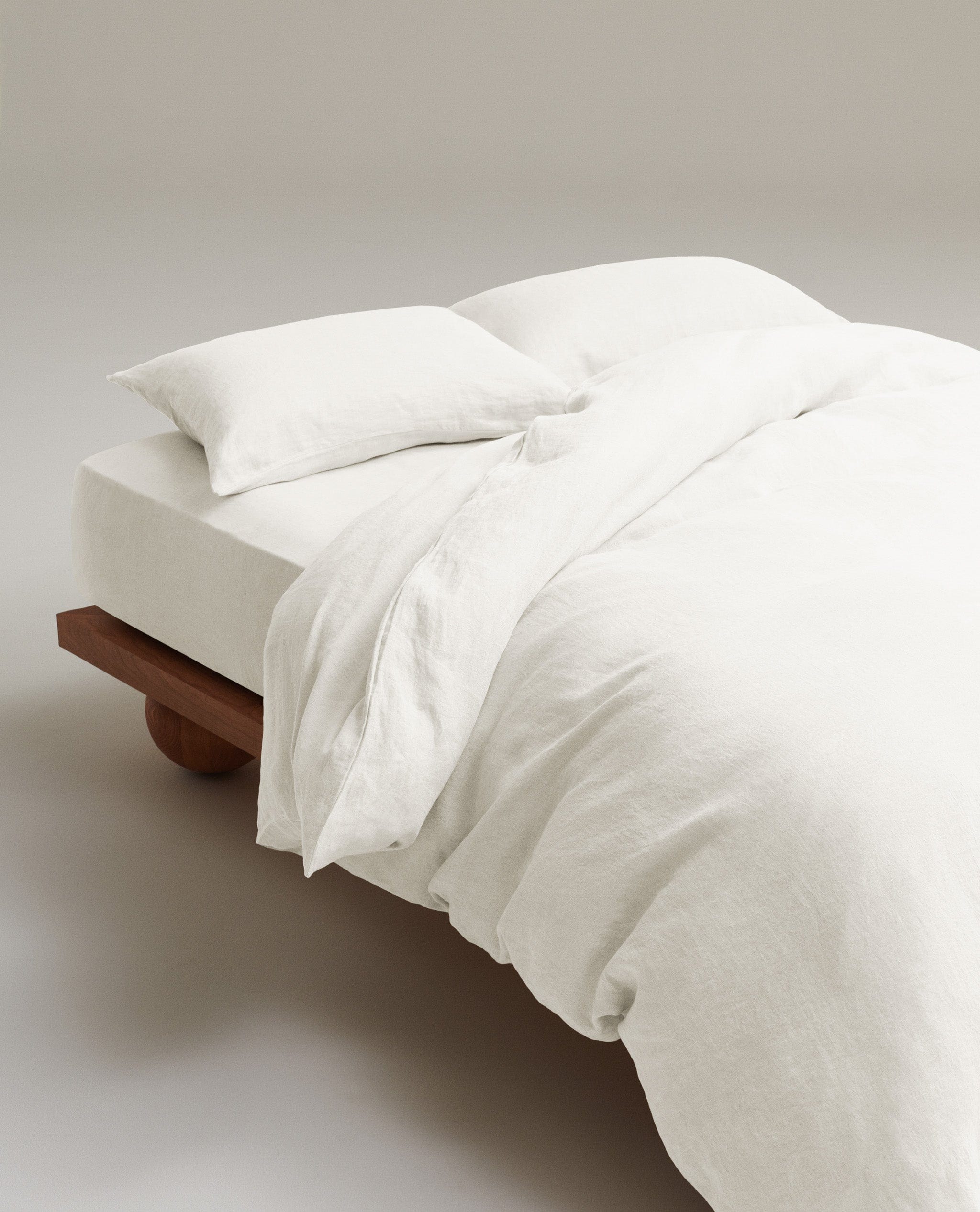 image 4 of 5 showing bed made with Rise & Fall's Relaxed & Refined linen duvet set, fabric: European flax, colour: white