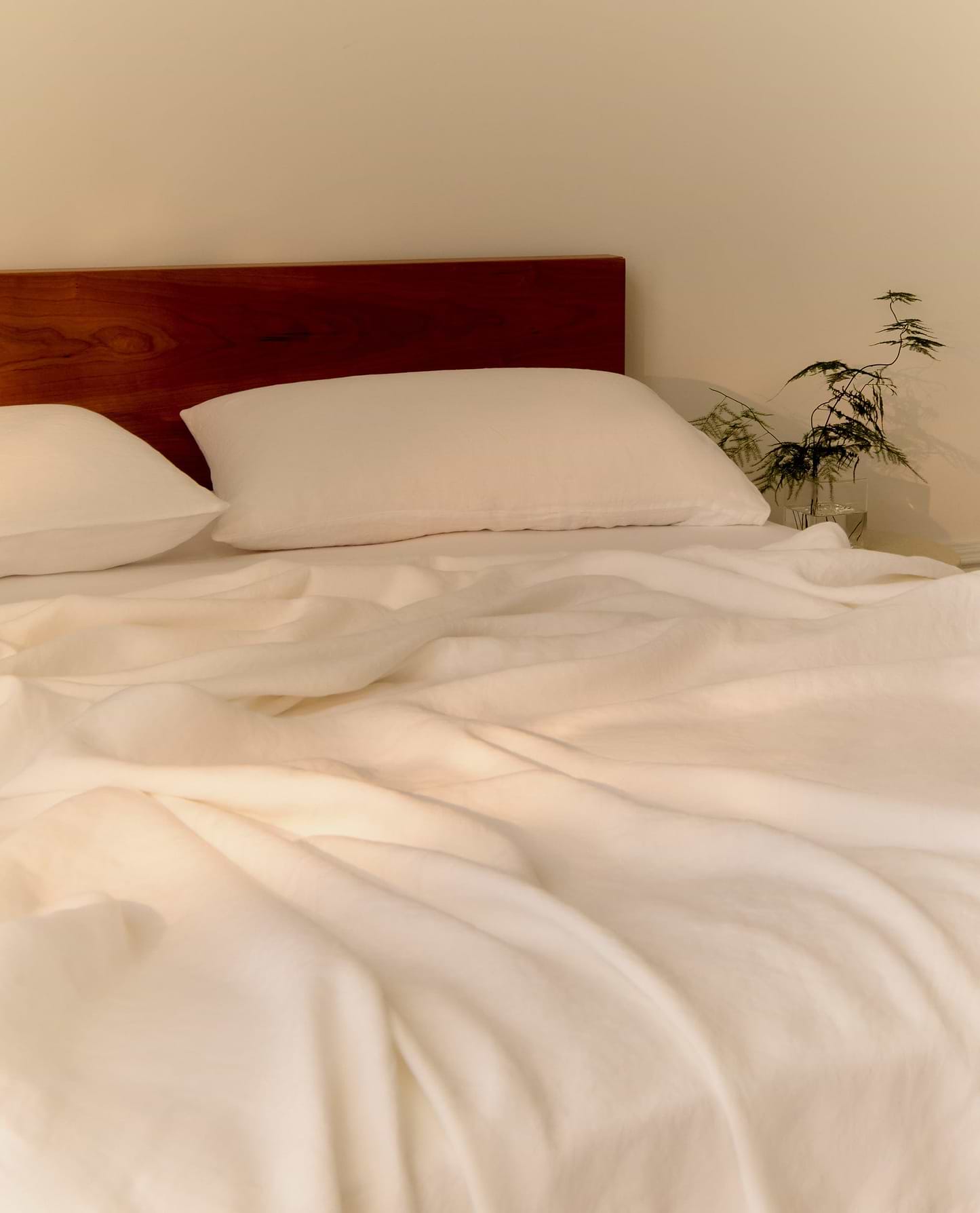 image 5 of 5 showing bed made with Rise & Fall's Relaxed & Refined linen duvet set, fabric: European flax, colour: white