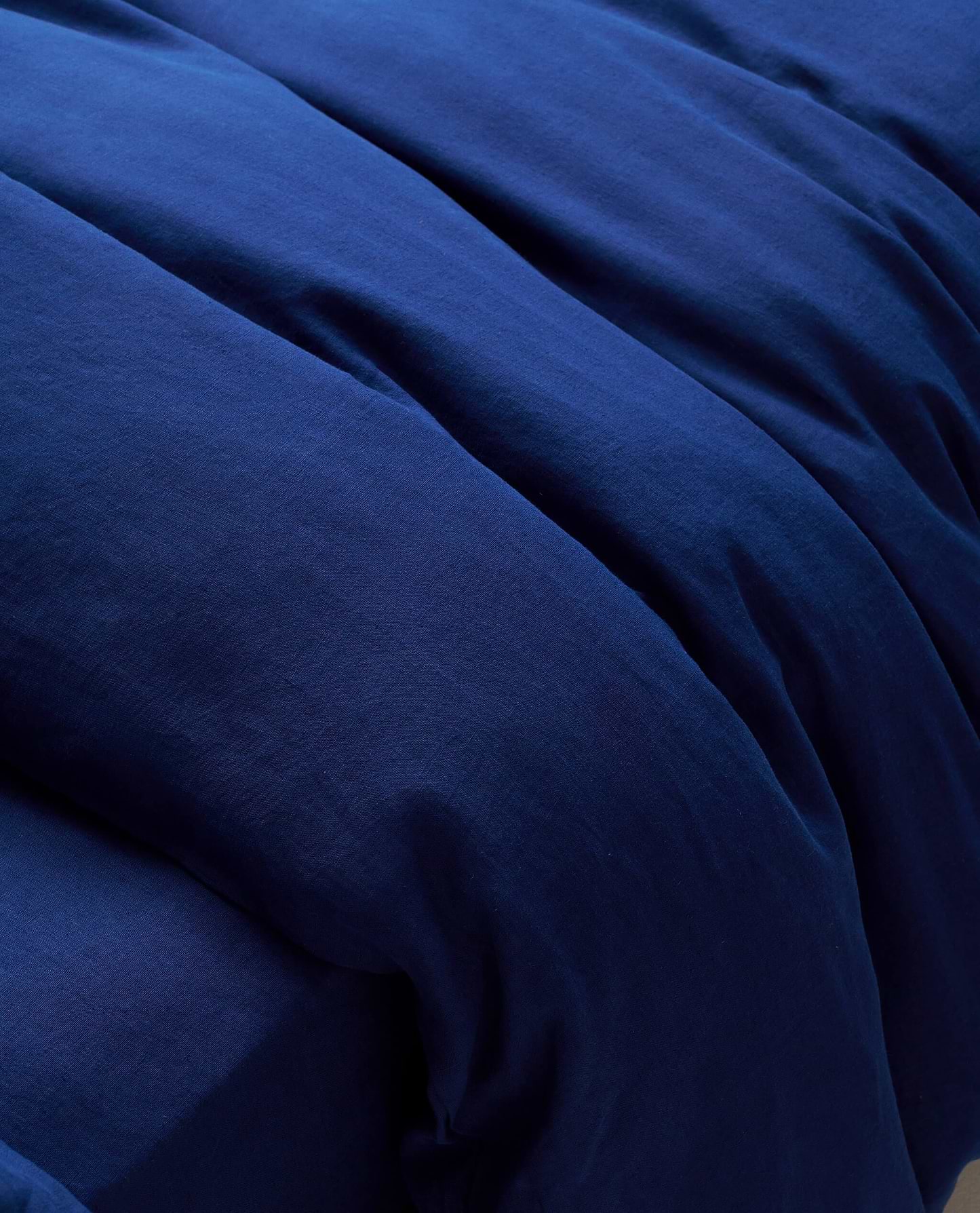 image 6 of 6 showing close up of Rise & Fall's Relaxed & Refined linen duvet set, fabric: European flax, colour: indigo