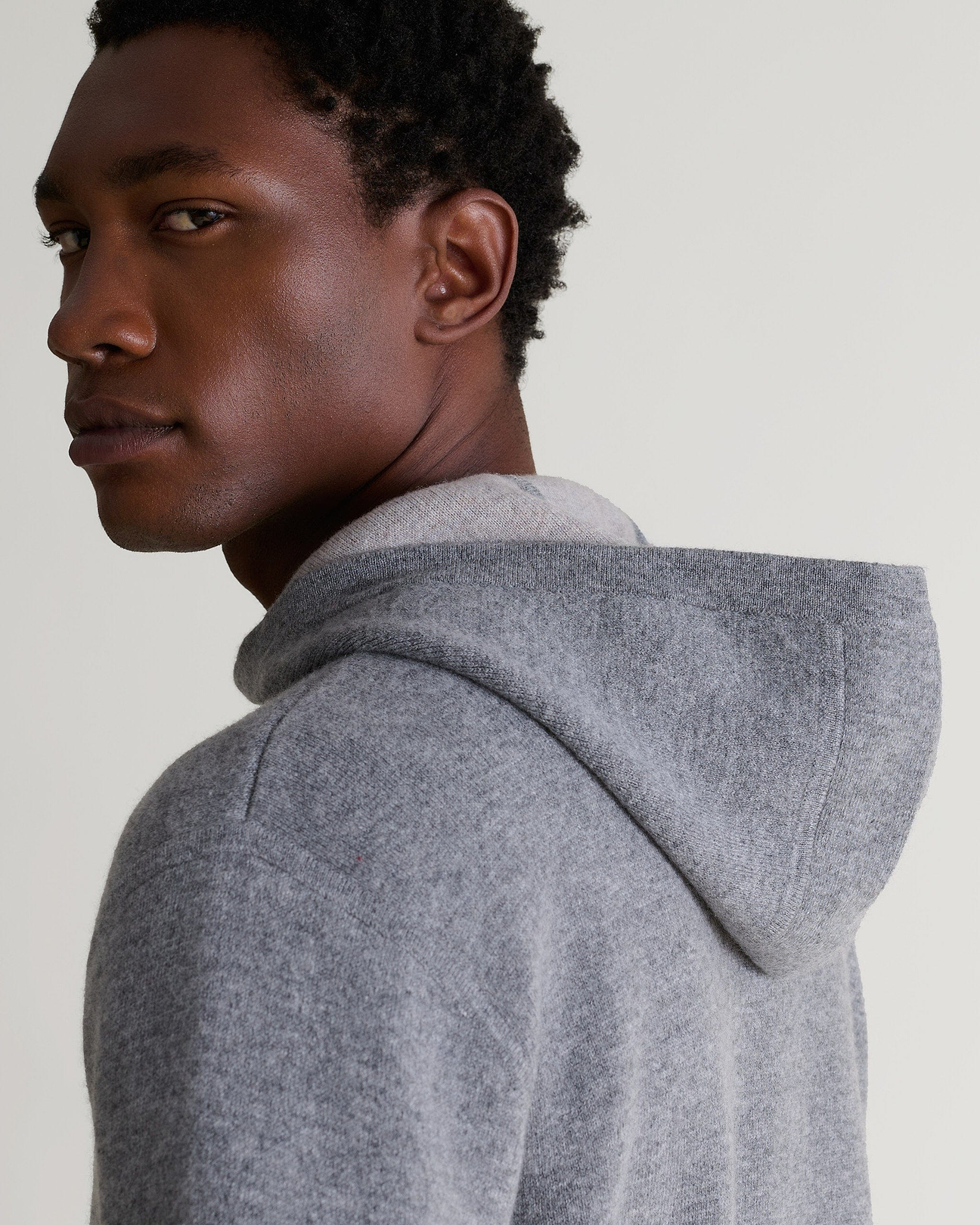 Roomy hood design