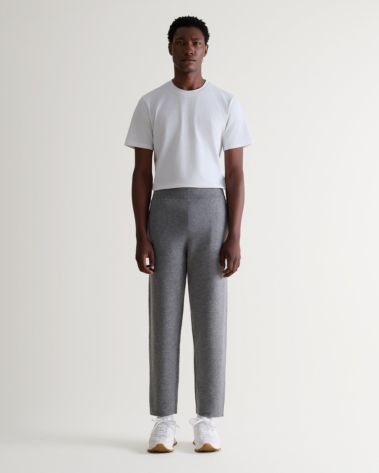 Relaxed, tapered leg