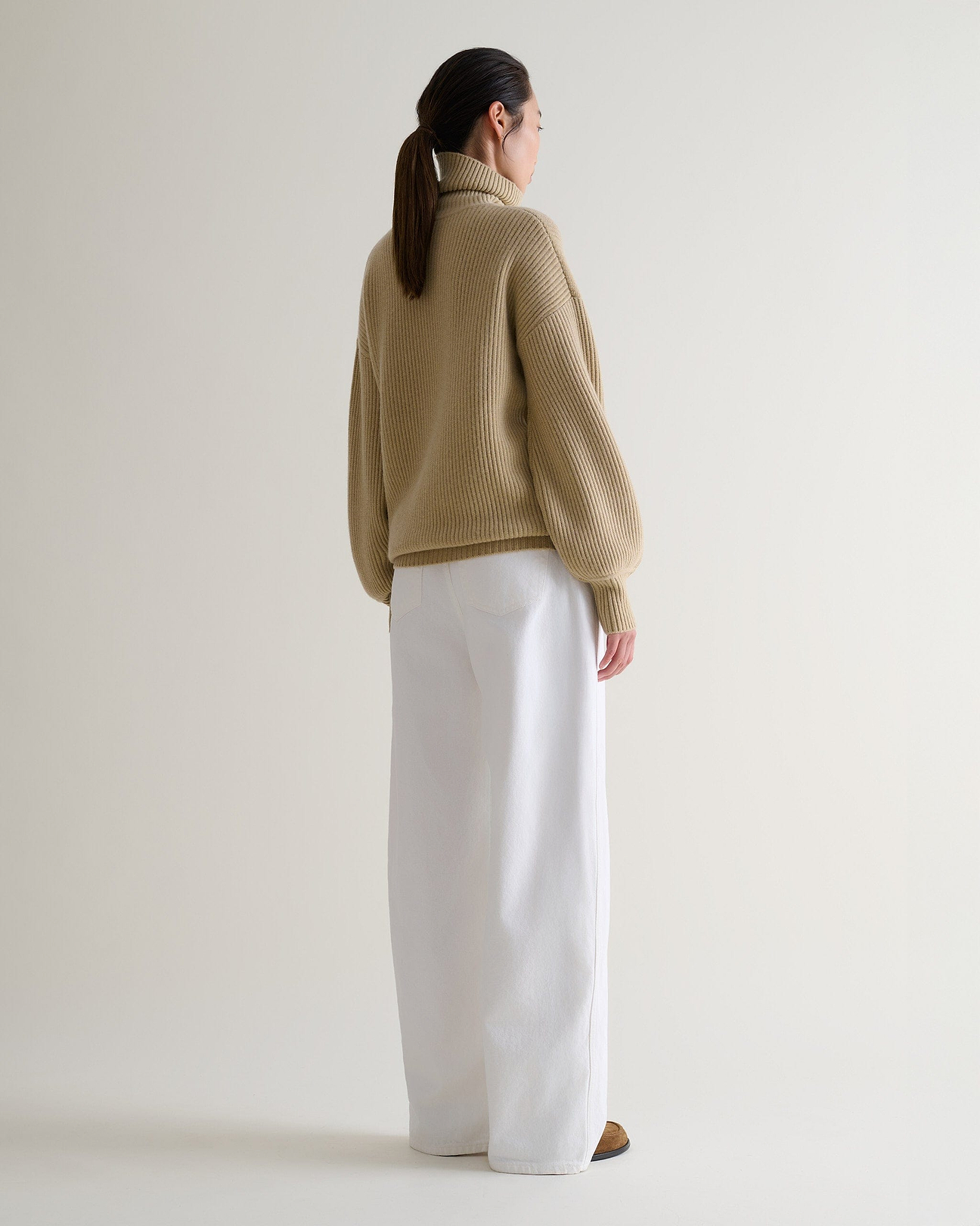 Soft volume above hem