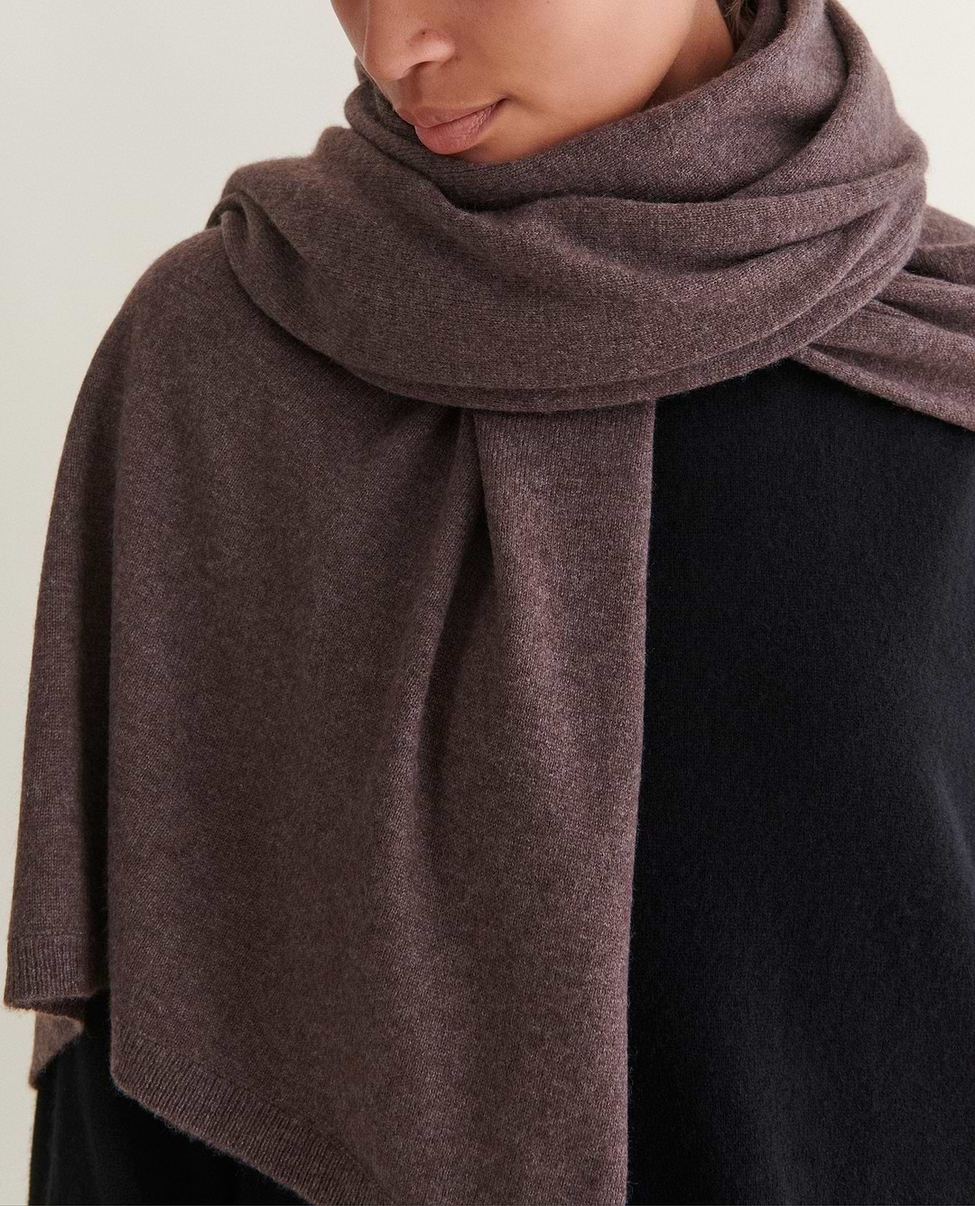 Oversized Finest Cashmere Wrap - Chocolate