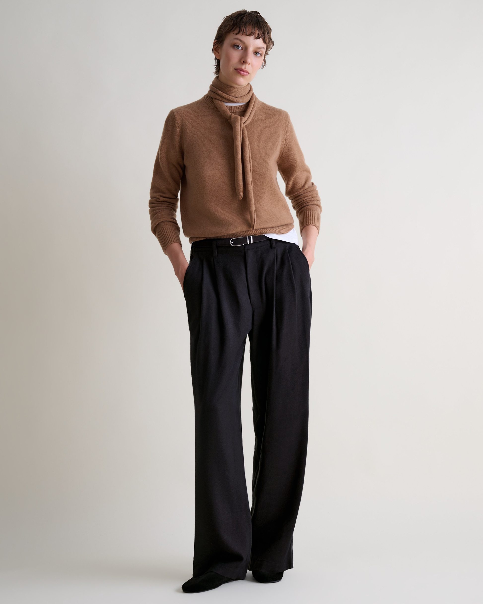 Women's Finest Midweight Cashmere Crew Neck Jumper - Deep Camel