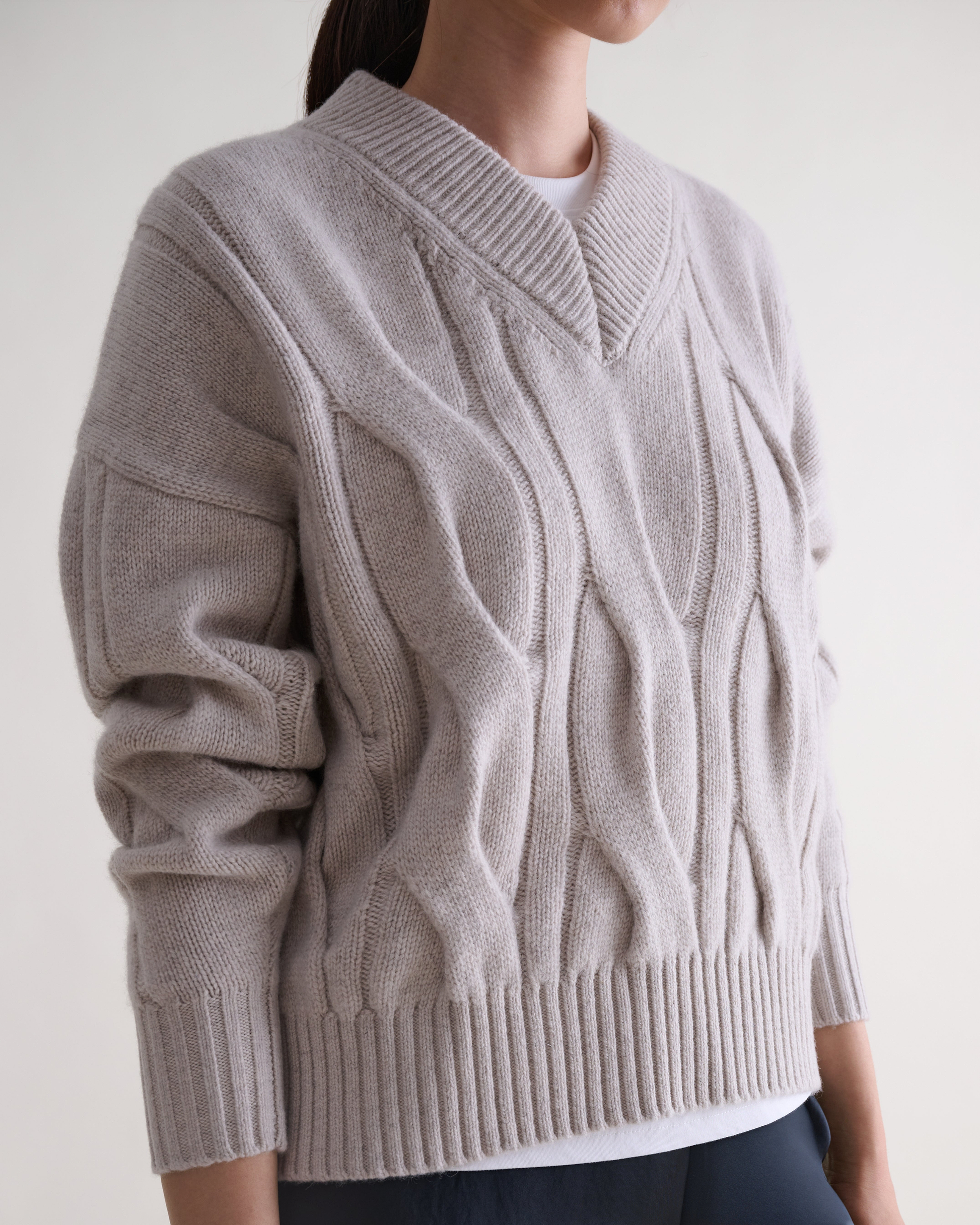 Lambswool Cable Knit V-neck Jumper - Bone