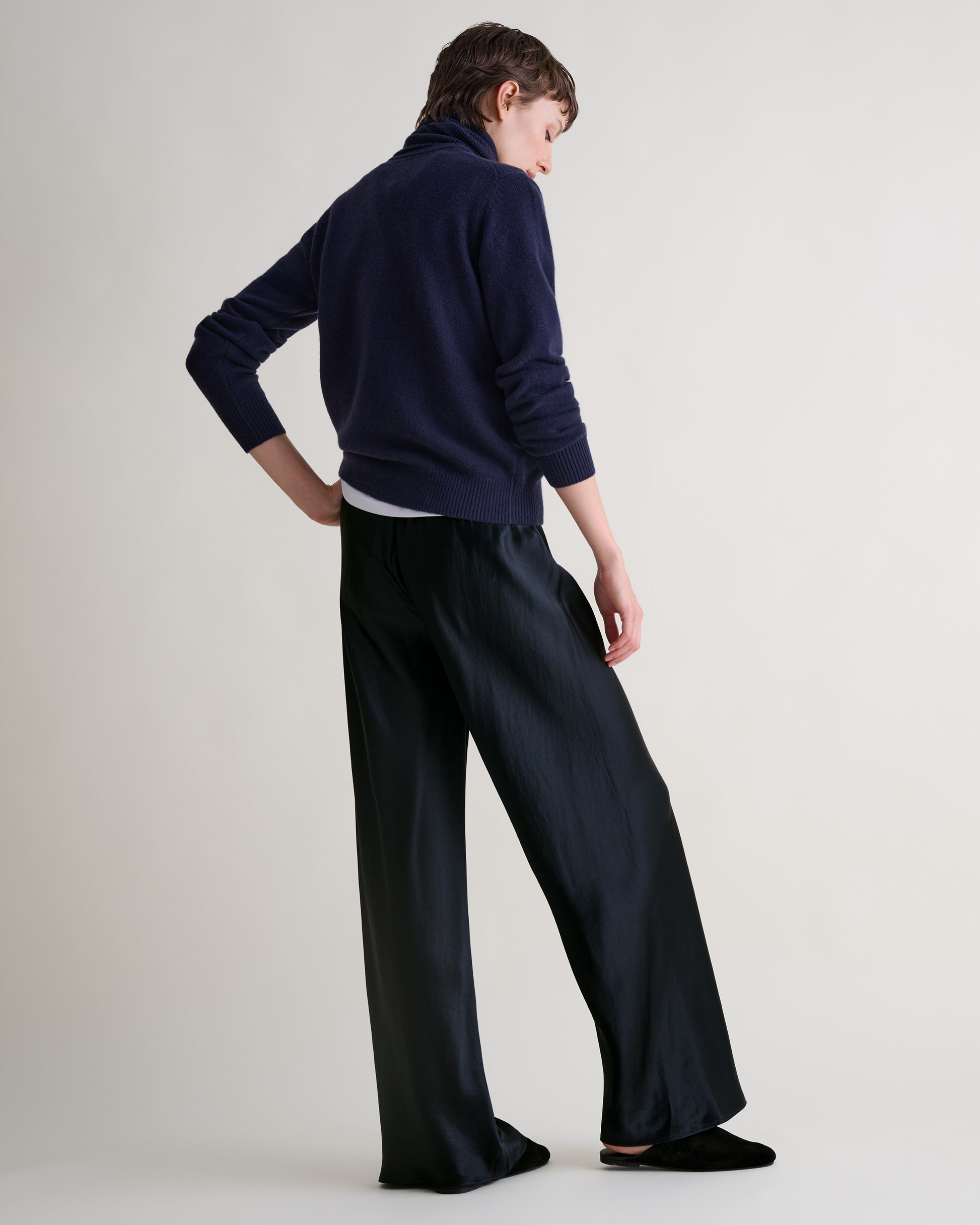 Women's Finest Midweight Cashmere Crew Neck Jumper - Mood Indigo