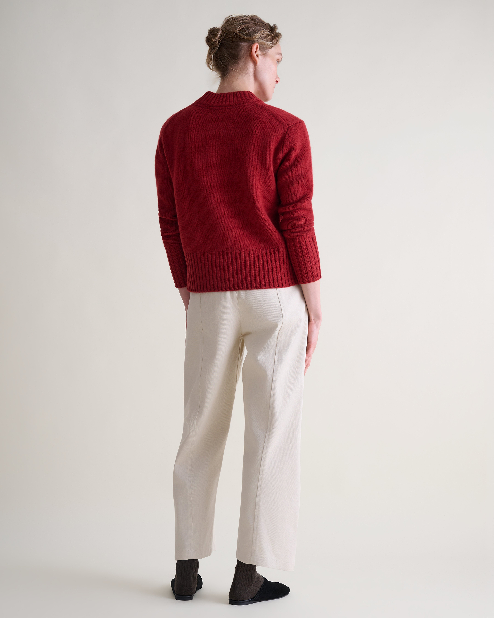 Women's Wool V-neck Jumper - Russet
