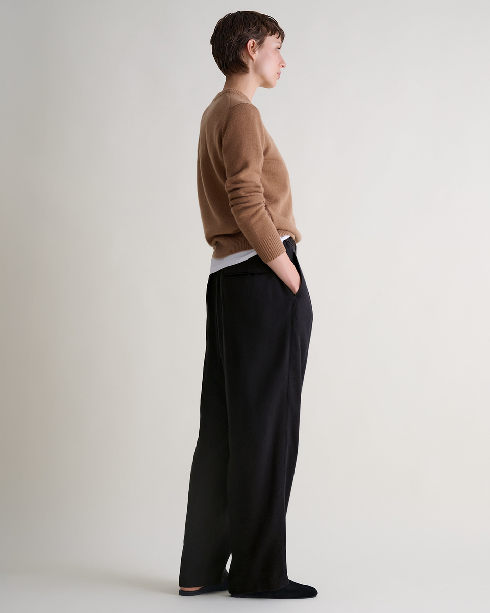 Women's Finest Midweight Cashmere Crew Neck Jumper - Deep Camel