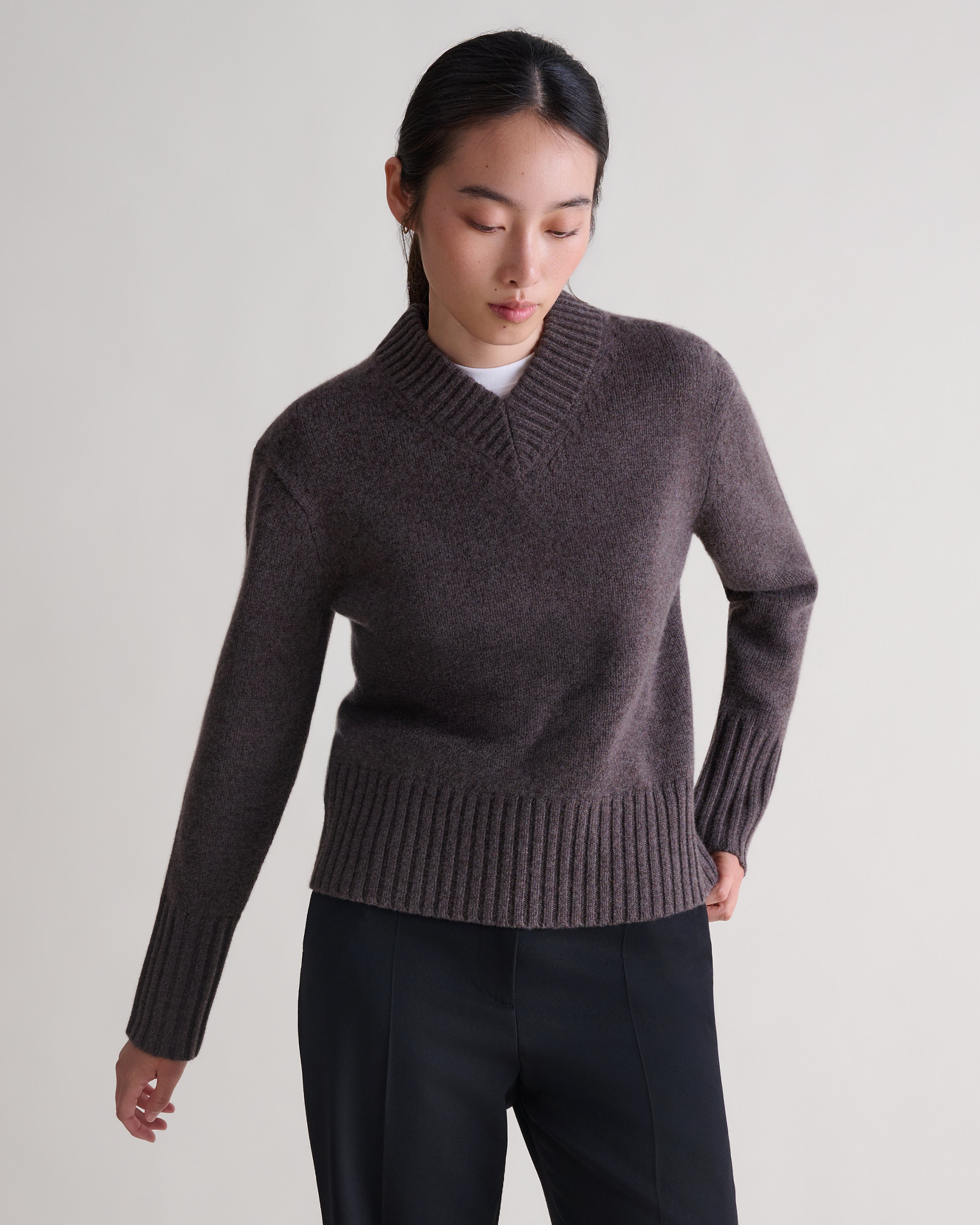 Women's Wool V-neck Jumper - Chocolate