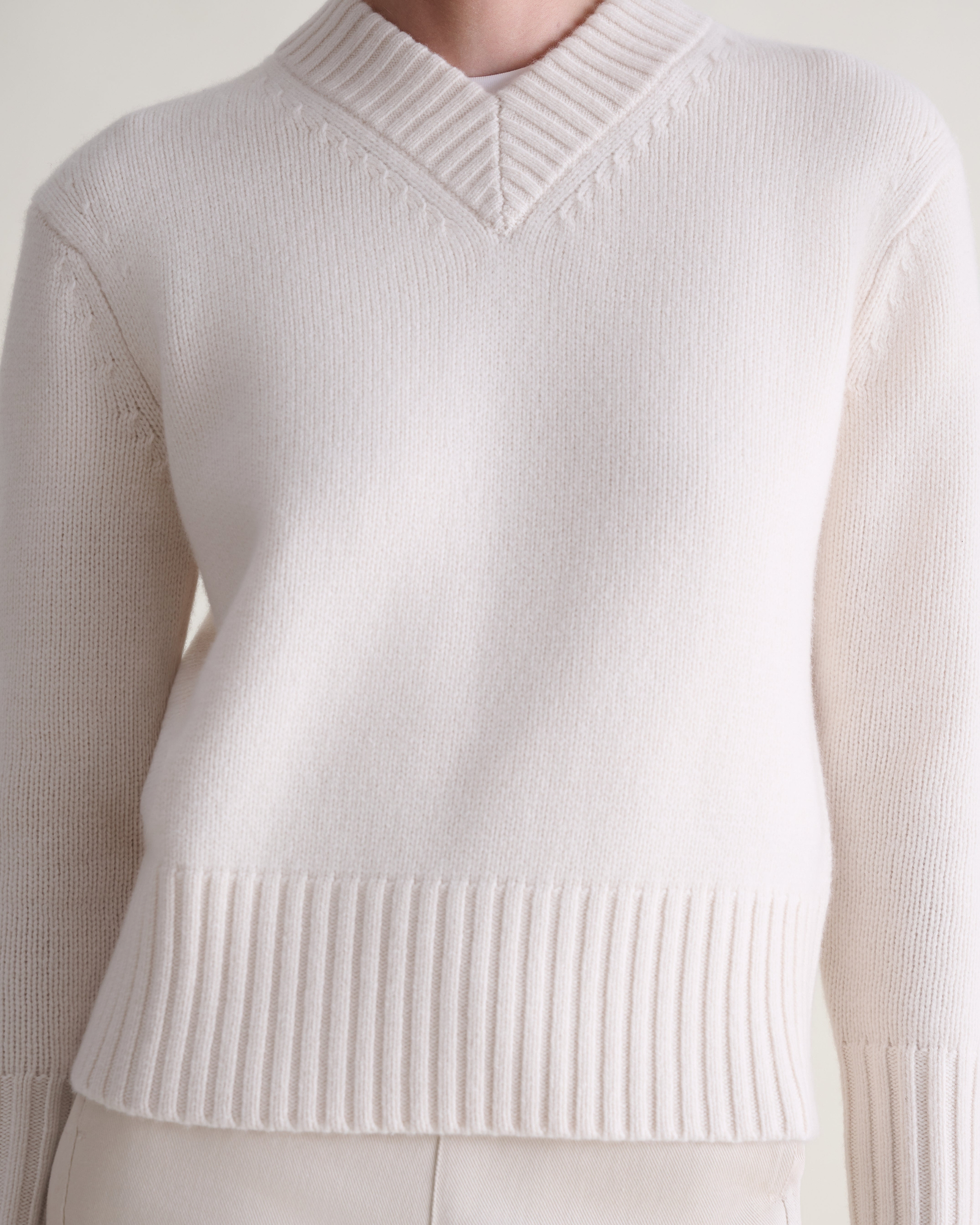 Women's Wool V-neck Jumper - Buttermilk