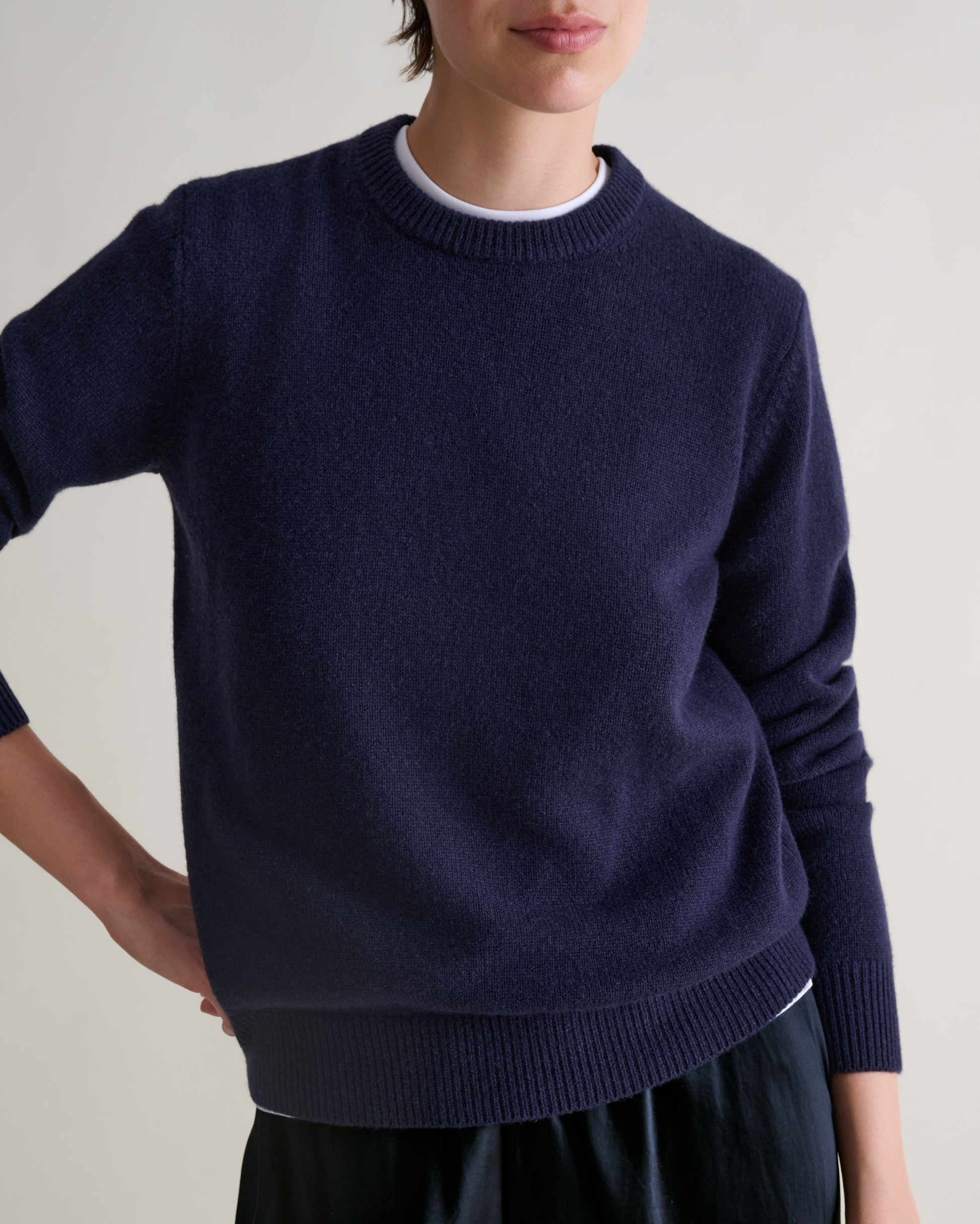Women's Finest Midweight Cashmere Crew Neck Jumper - Mood Indigo
