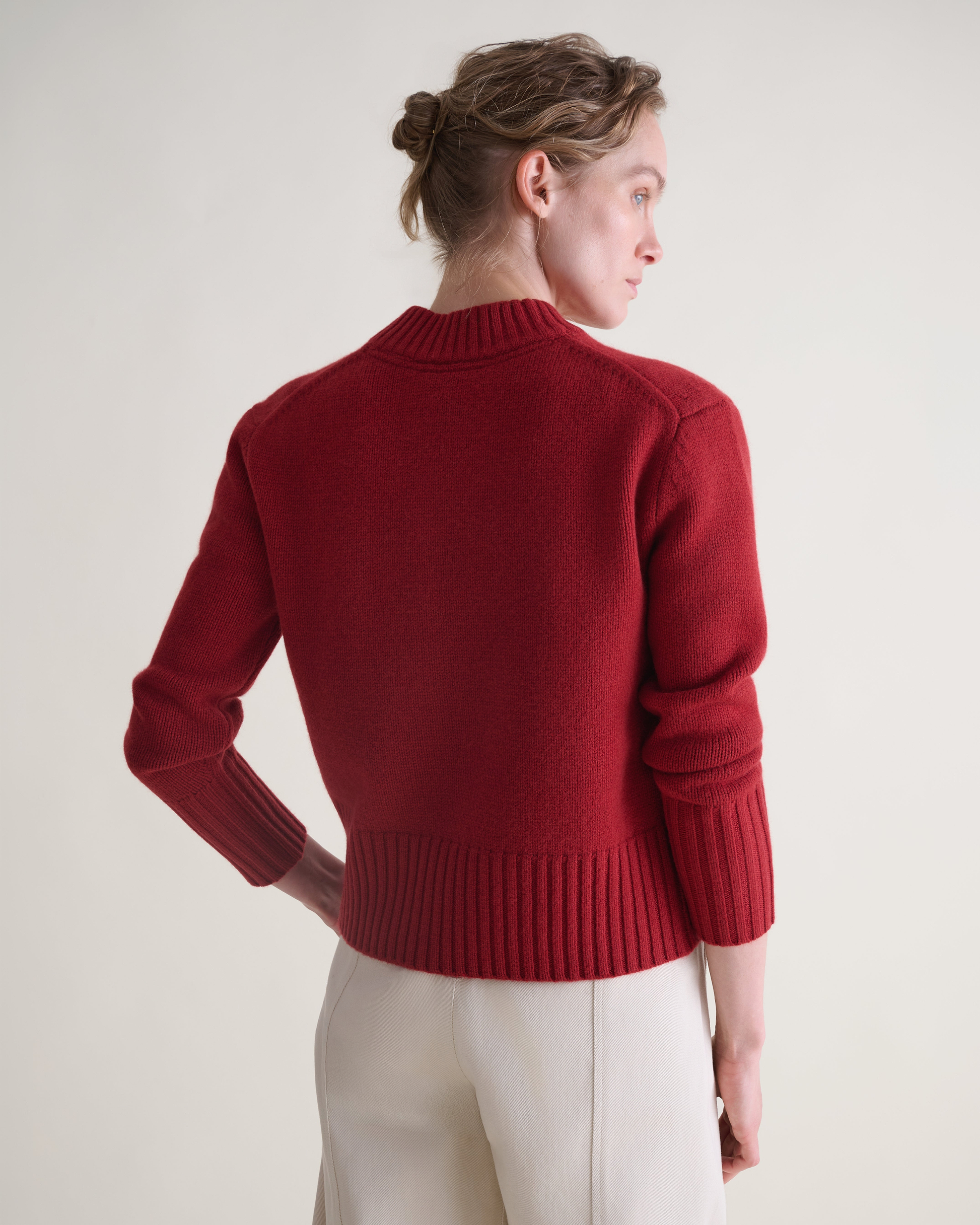 Women's Wool V-neck Jumper - Russet