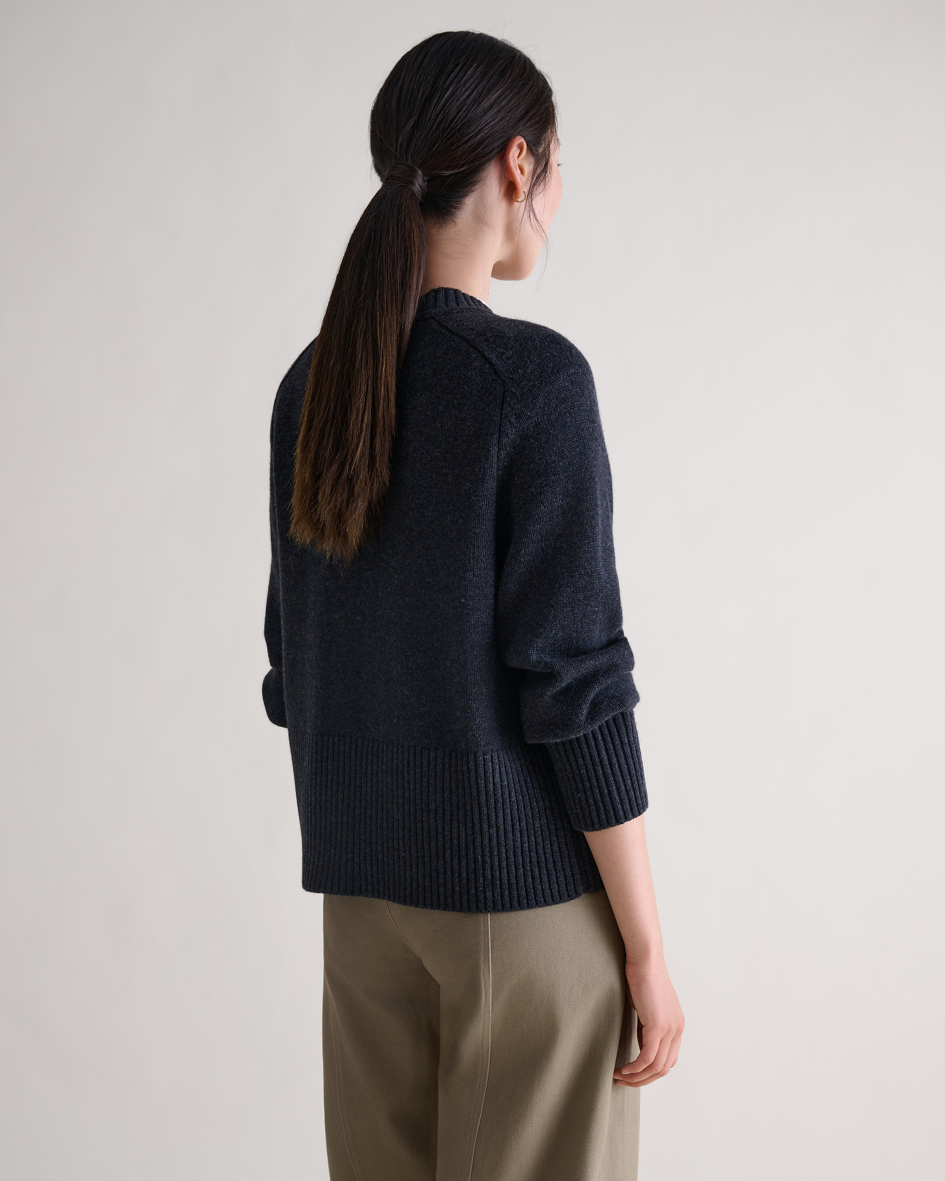 Women's Cashmere Merino Saddle Sleeve Crew Neck Jumper - Charcoal