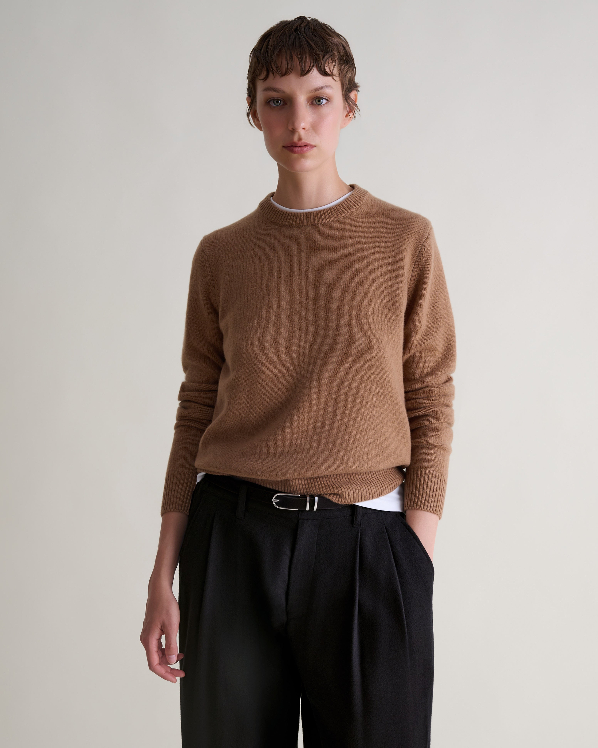 Women's Finest Midweight Cashmere Crew Neck Jumper - Deep Camel