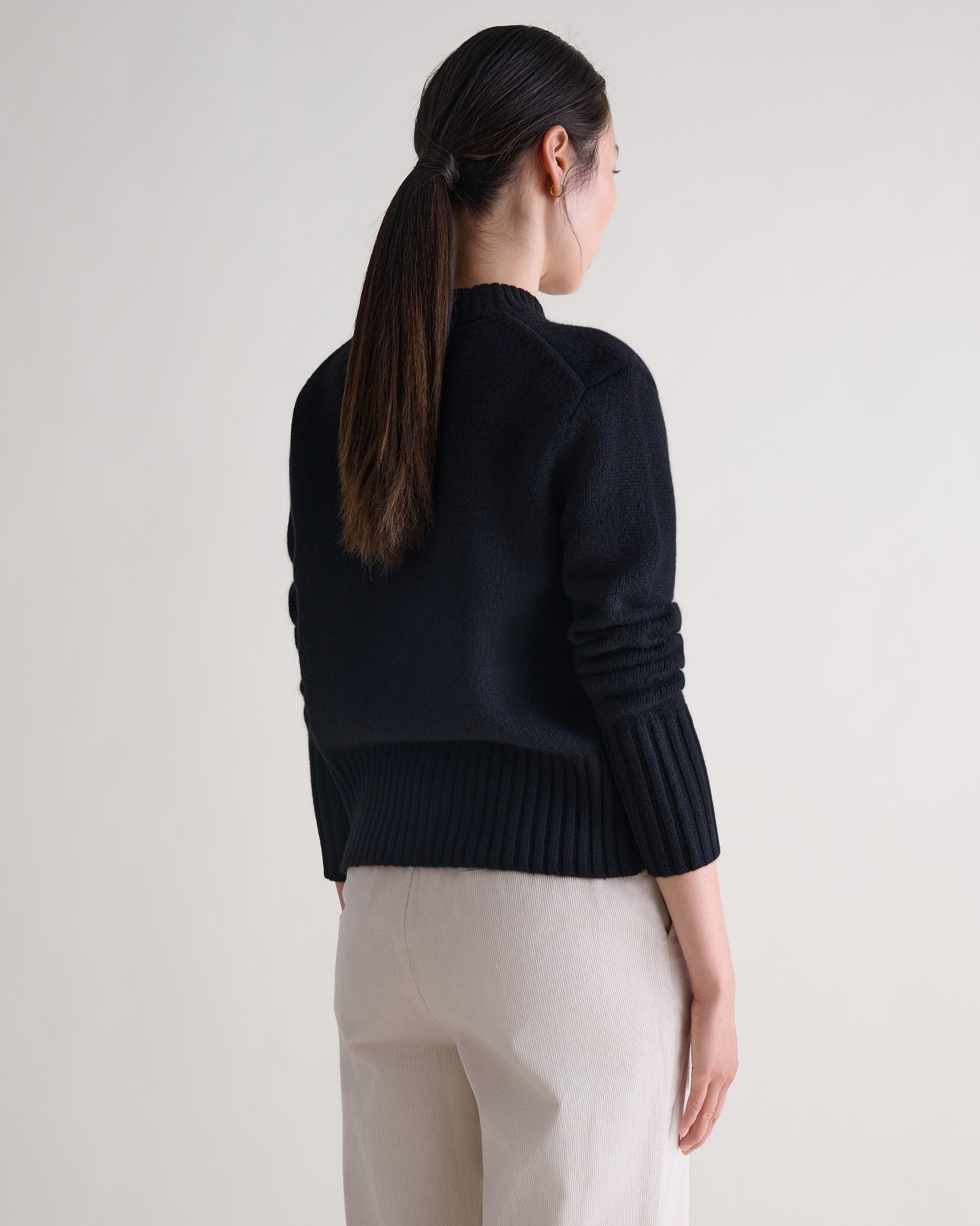 Women's Wool V-neck Jumper - Black