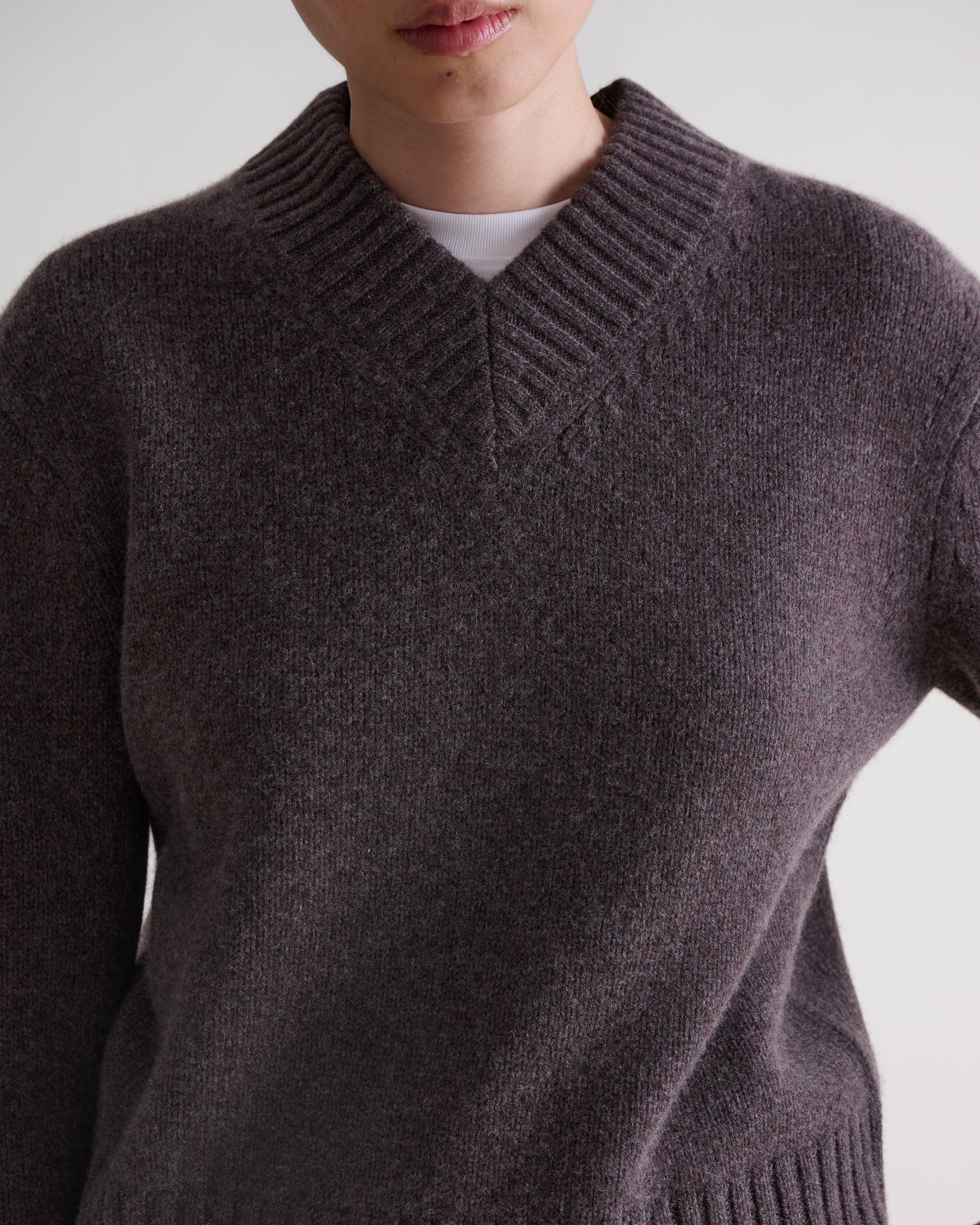 Women's Wool V-neck Jumper - Chocolate