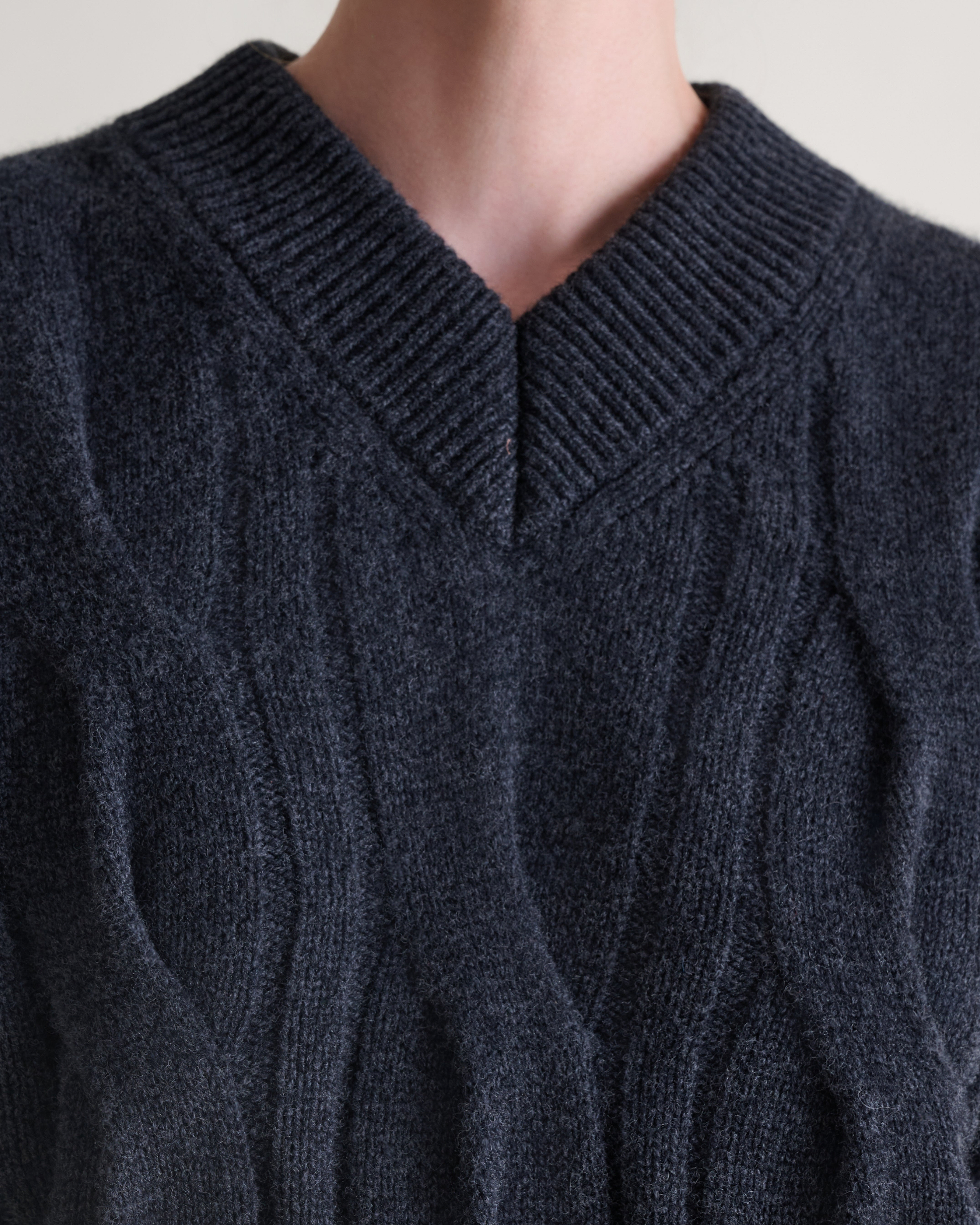 Lambswool Cable Knit V-neck Jumper - Graphite