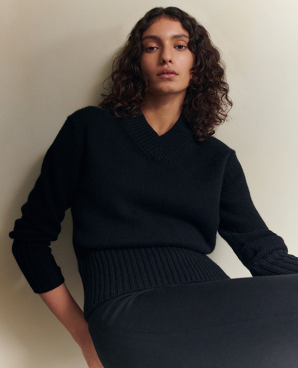 Women's Cashmere Merino V Neck Jumper - Black