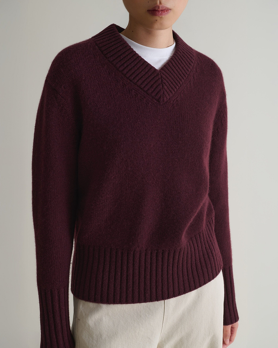 Women's Cashmere Merino V Neck Jumper - Oxblood