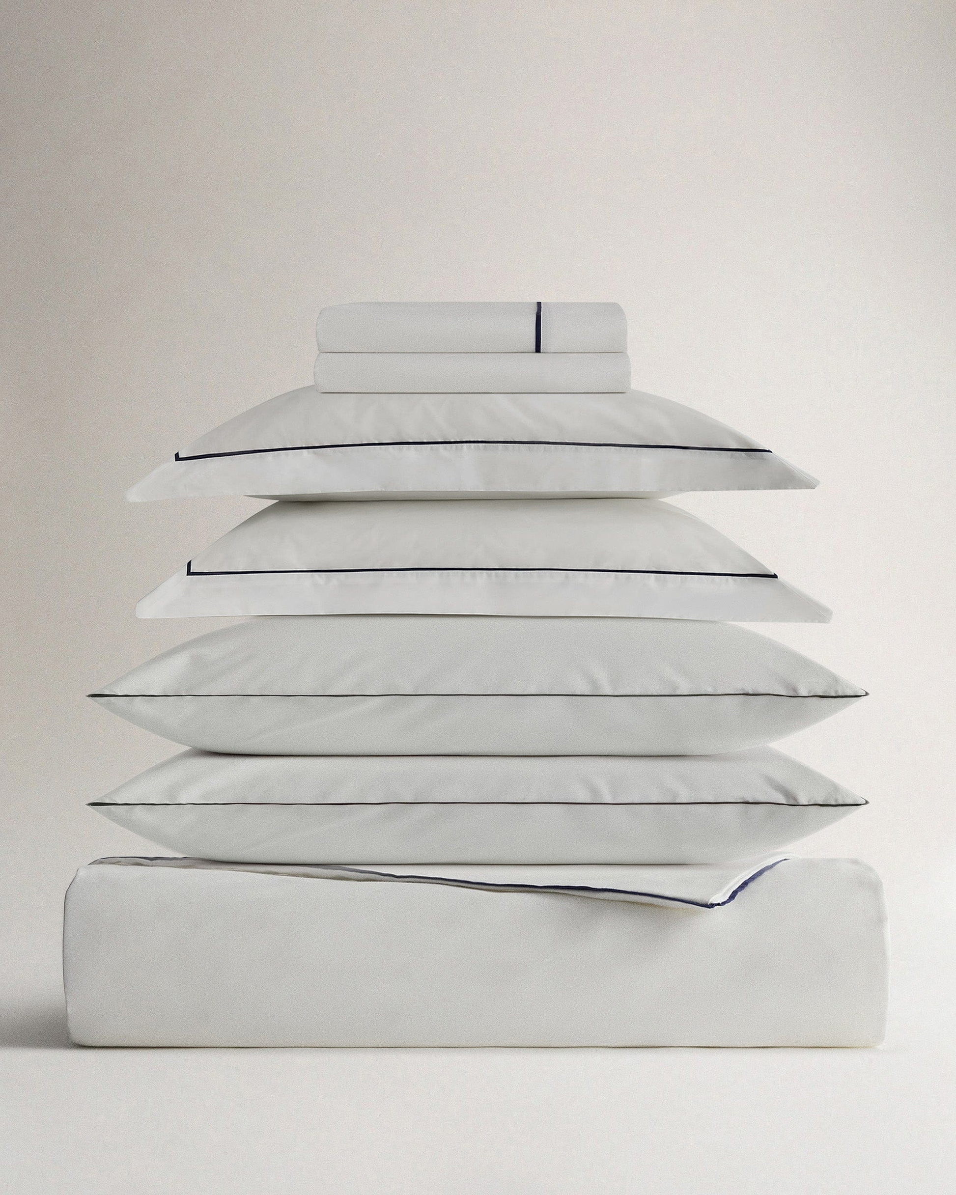 Soft & Smooth Cotton Deluxe Duvet Bundle - White Navy Piping - Emperor