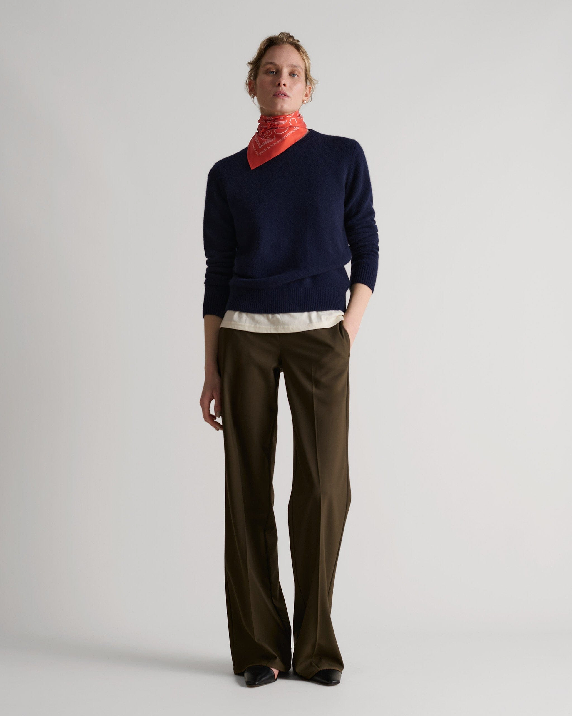 Women's Finest Cashmere Mid-Weight Crew Neck Jumper - Navy