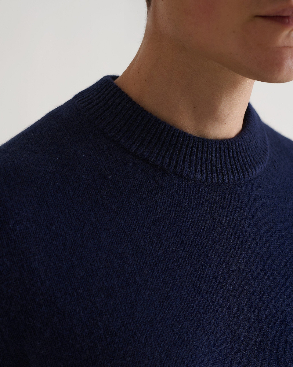 Men's Finest Cashmere Mid-Weight Crew Neck Jumper - Mood Indigo
