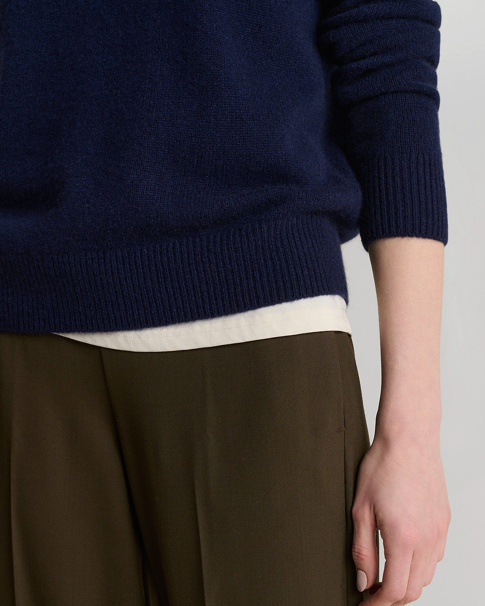 Women's Finest Midweight Cashmere Crew Neck Jumper - Navy