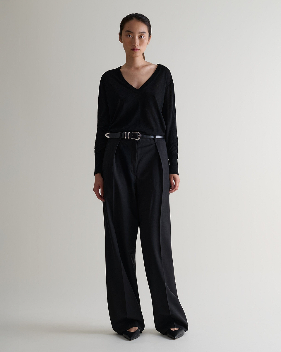 Women's Superfine Merino V Neck Jumper - Black-[colour]-[size]-Rise &amp; Fall