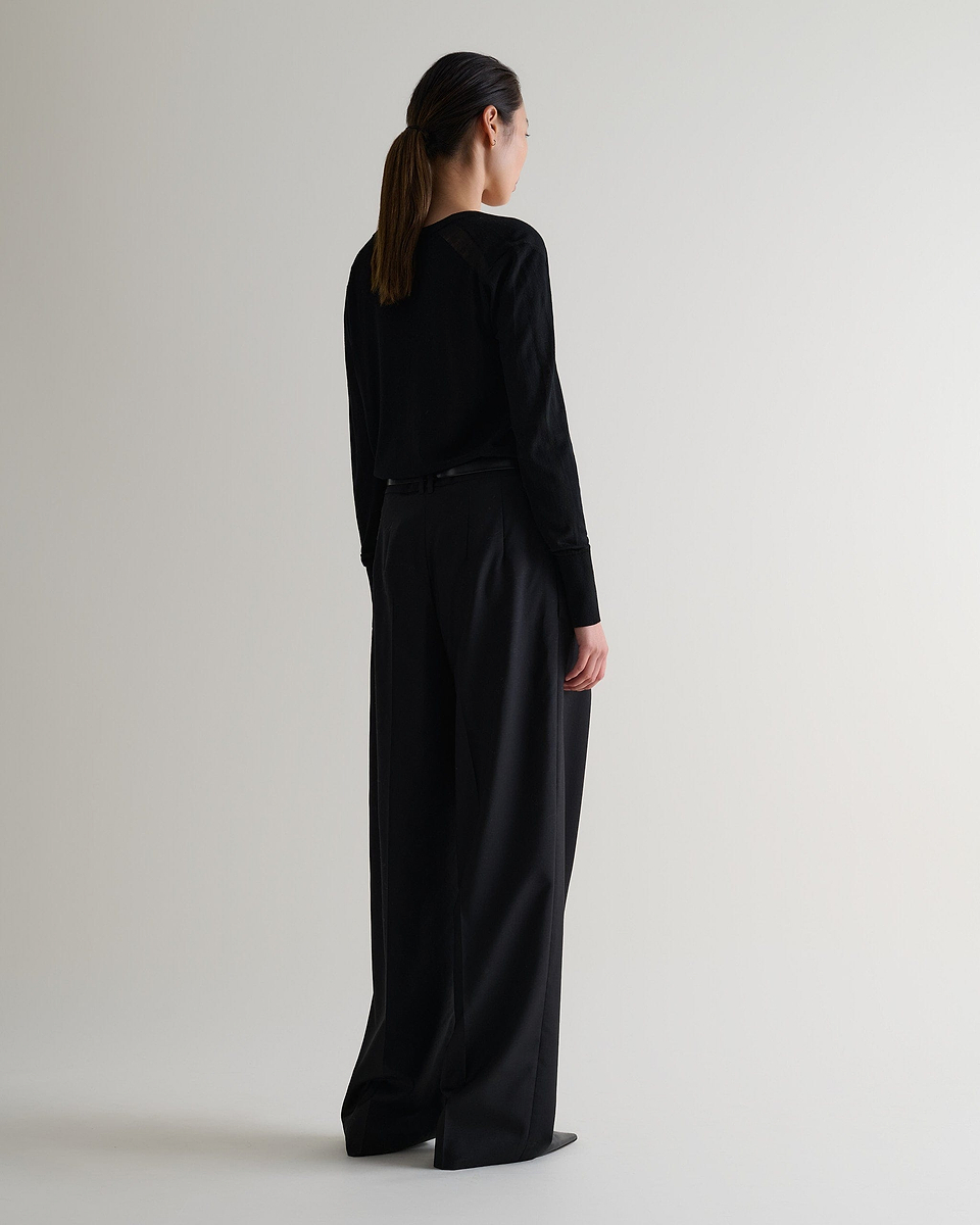 Women's Superfine Merino V Neck Jumper - Black-[colour]-[size]-Rise &amp; Fall