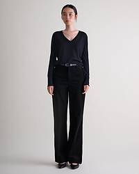 Women's Superfine Merino V Neck Jumper - Black