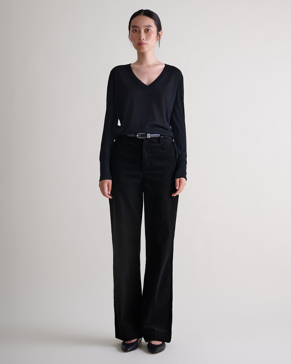 Women's Superfine Merino V Neck Jumper - Black