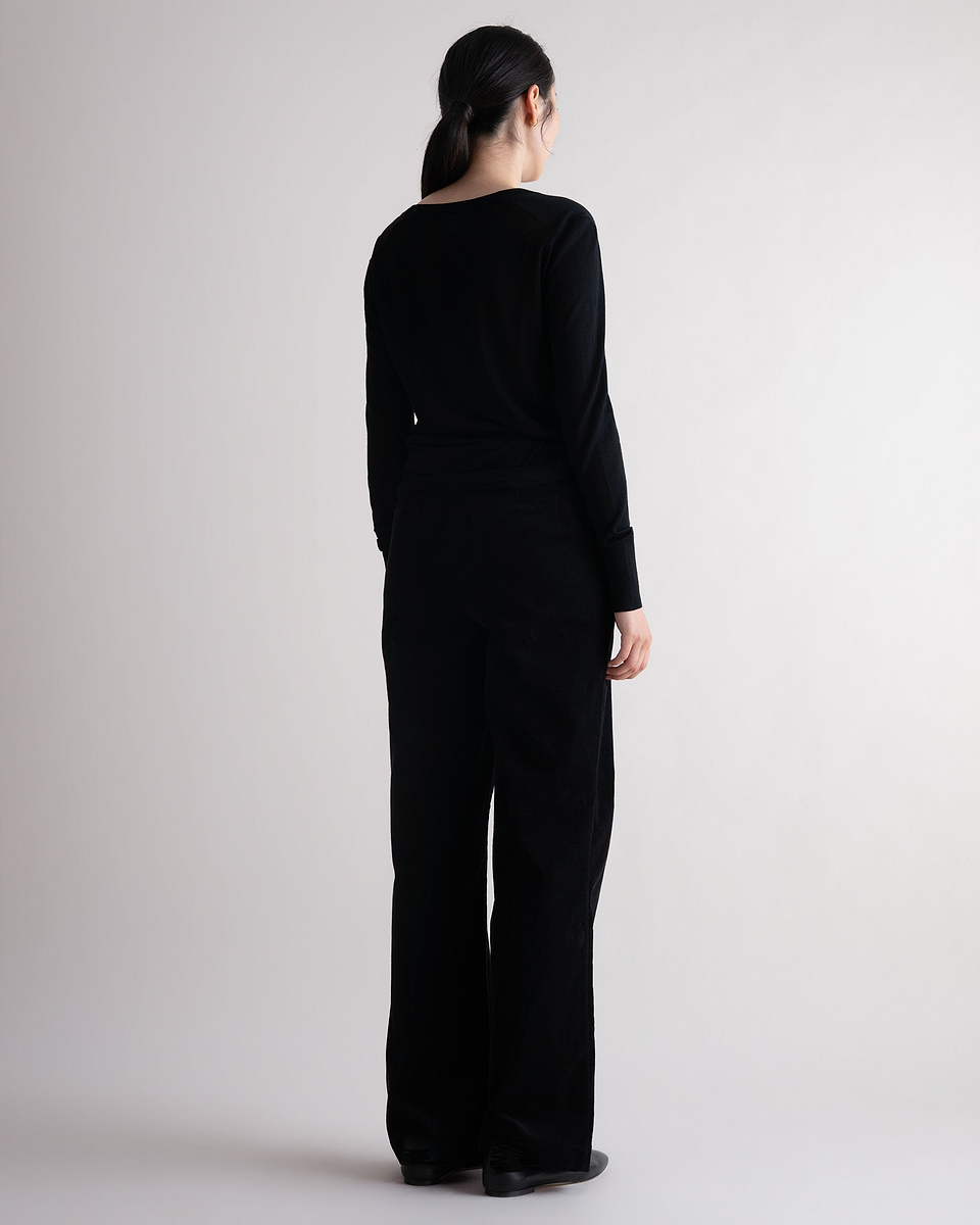 Women's Superfine Merino V Neck Jumper - Black
