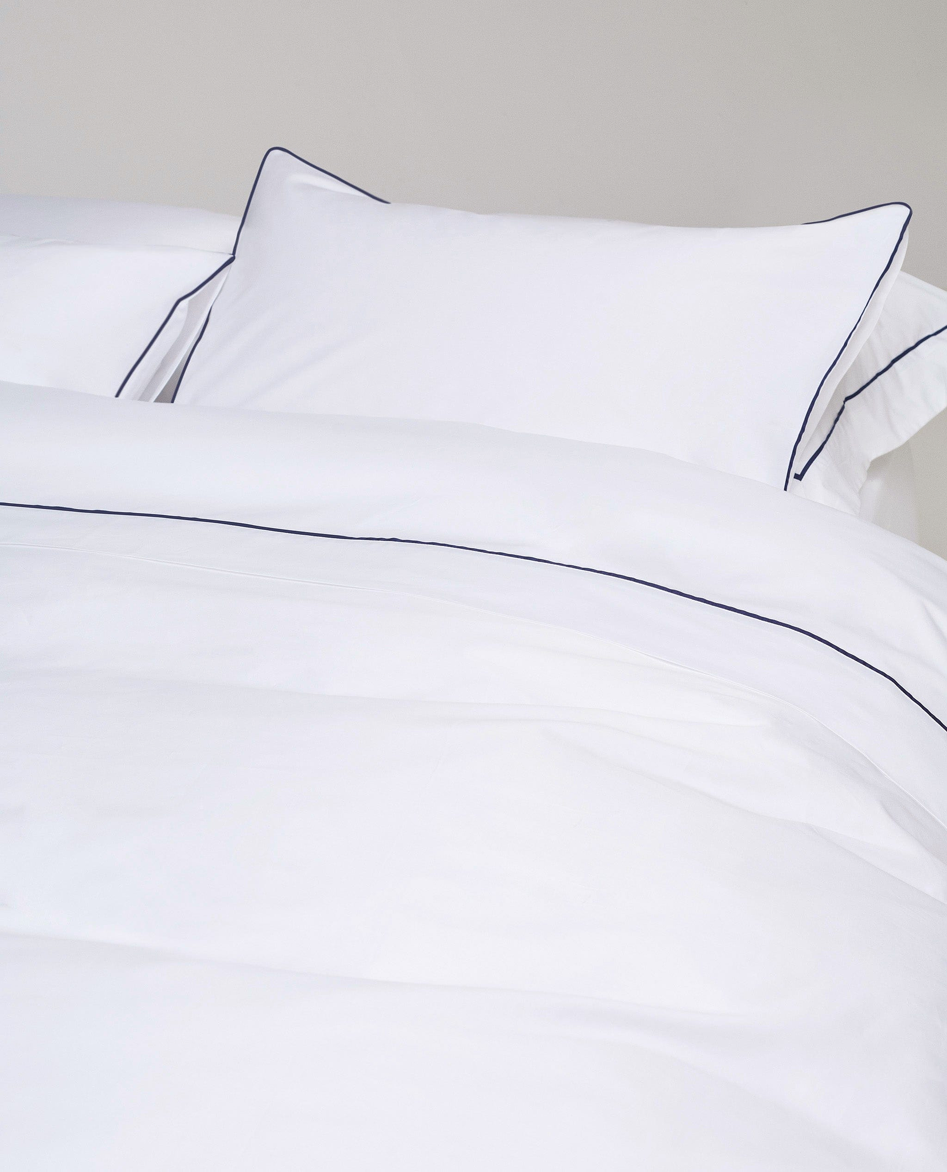 Soft & Smooth Cotton Sateen Duvet Cover - White Navy Piping