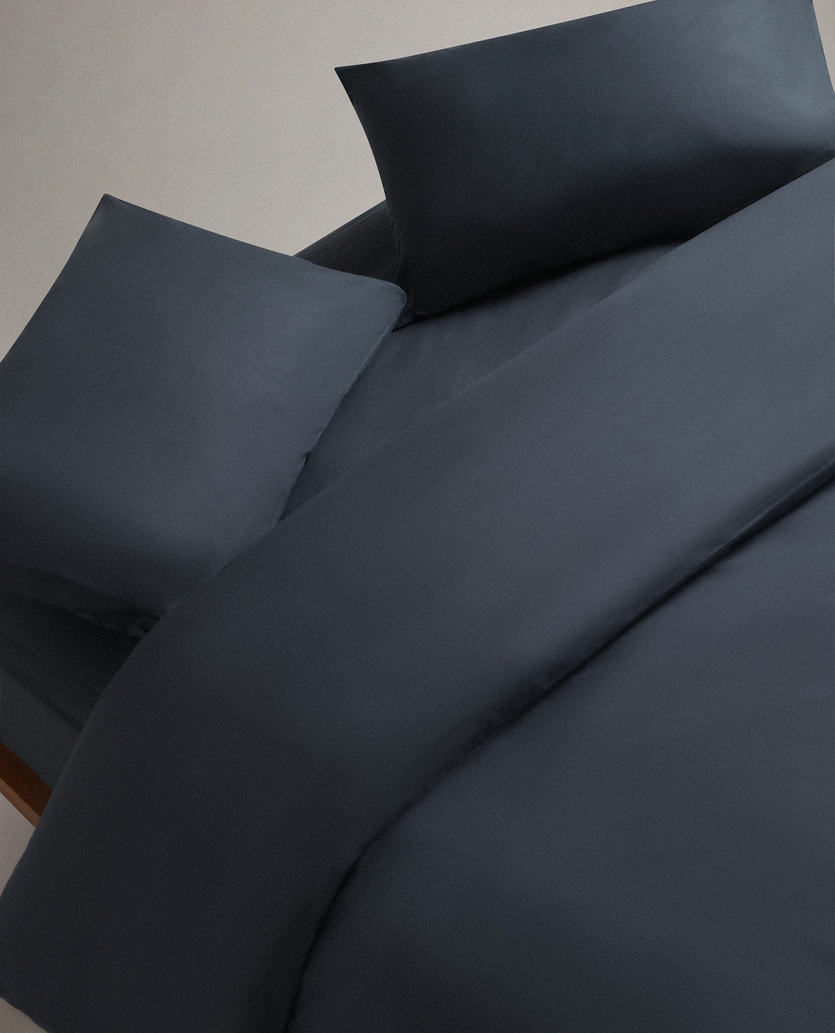 Image 1 of 4 showing Rise & Fall's Crisp & Cool organic cotton bedding set in indigo.