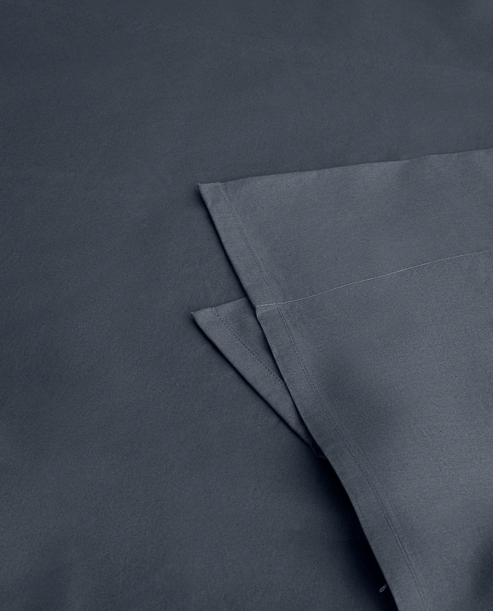 Image 2 of 4 showing Rise & Fall's Crisp & Cool organic percale cotton flat sheet in mood indigo.