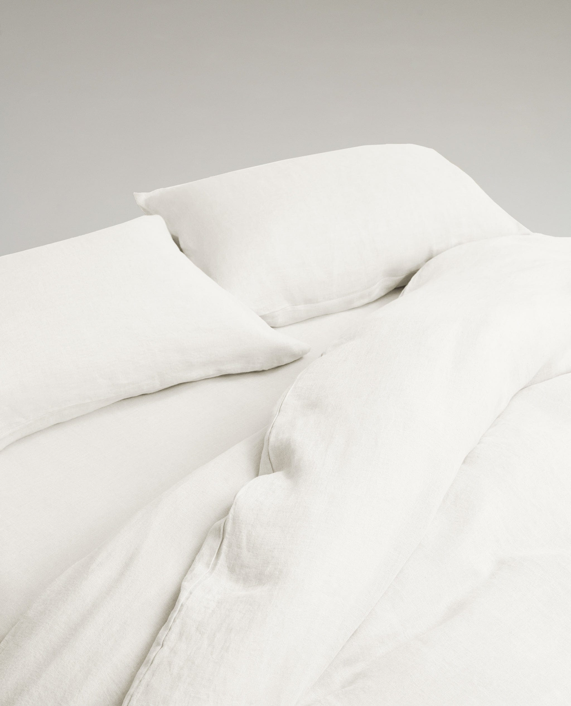 image 3 of 5 showing close up of Rise & Fall's Relaxed & Refined linen duvet set, fabric: European flax, colour: white