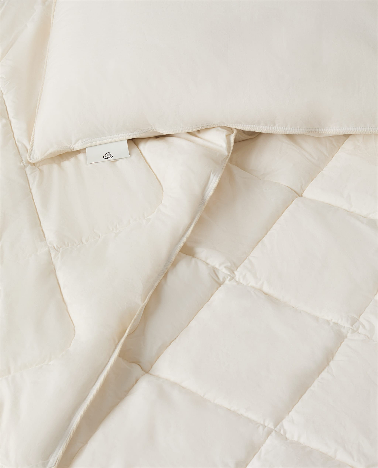 Rise & Fall's British Wool Duvet and Pillow.