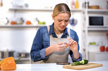 4 Common Chef Injuries | Snibbs